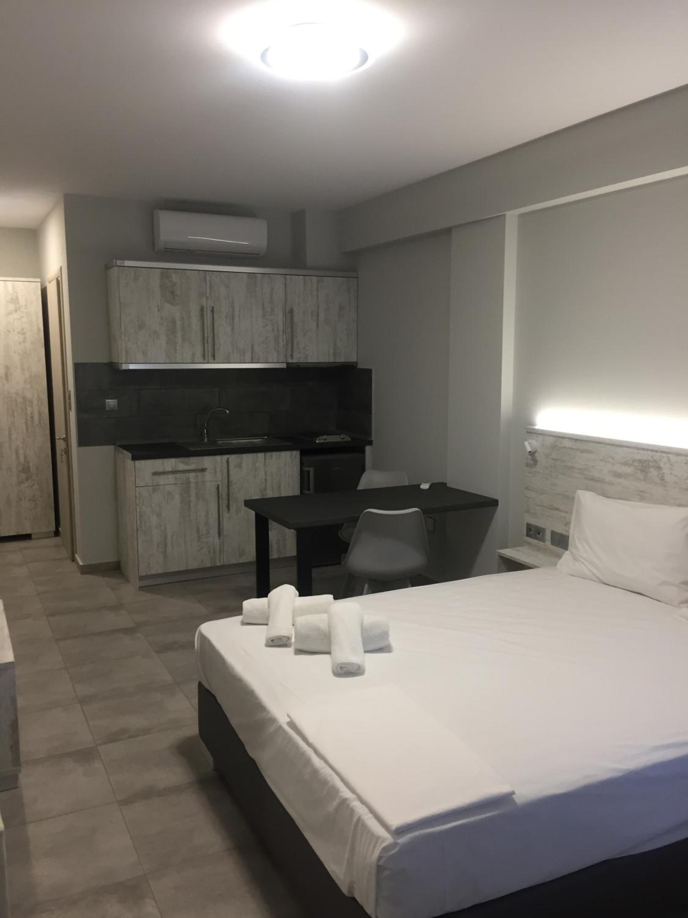 Studio Apartment photo 2