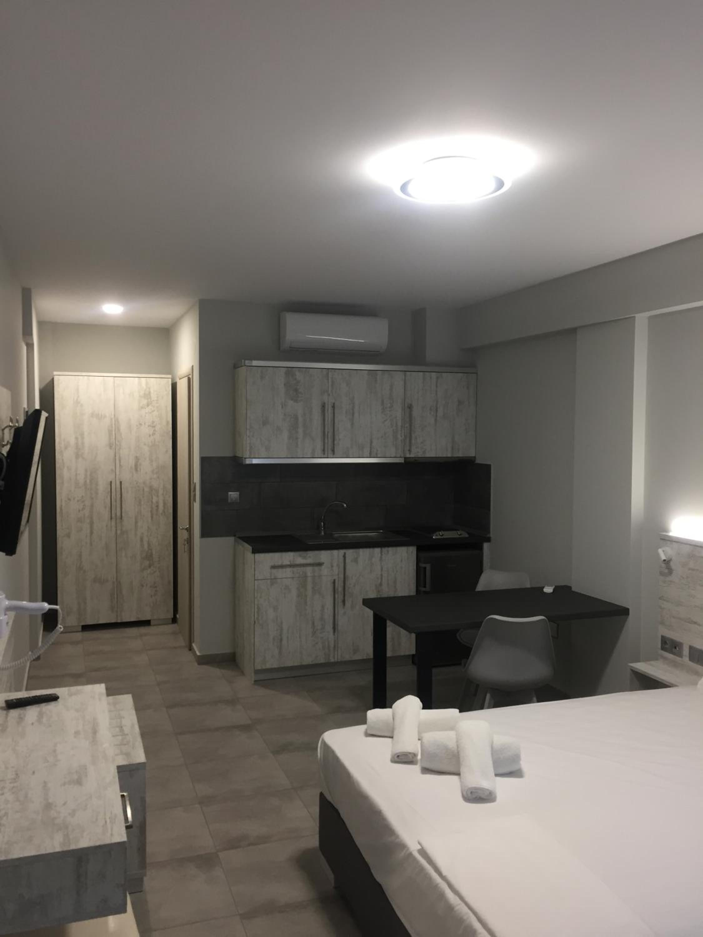 Studio Apartment photo 3
