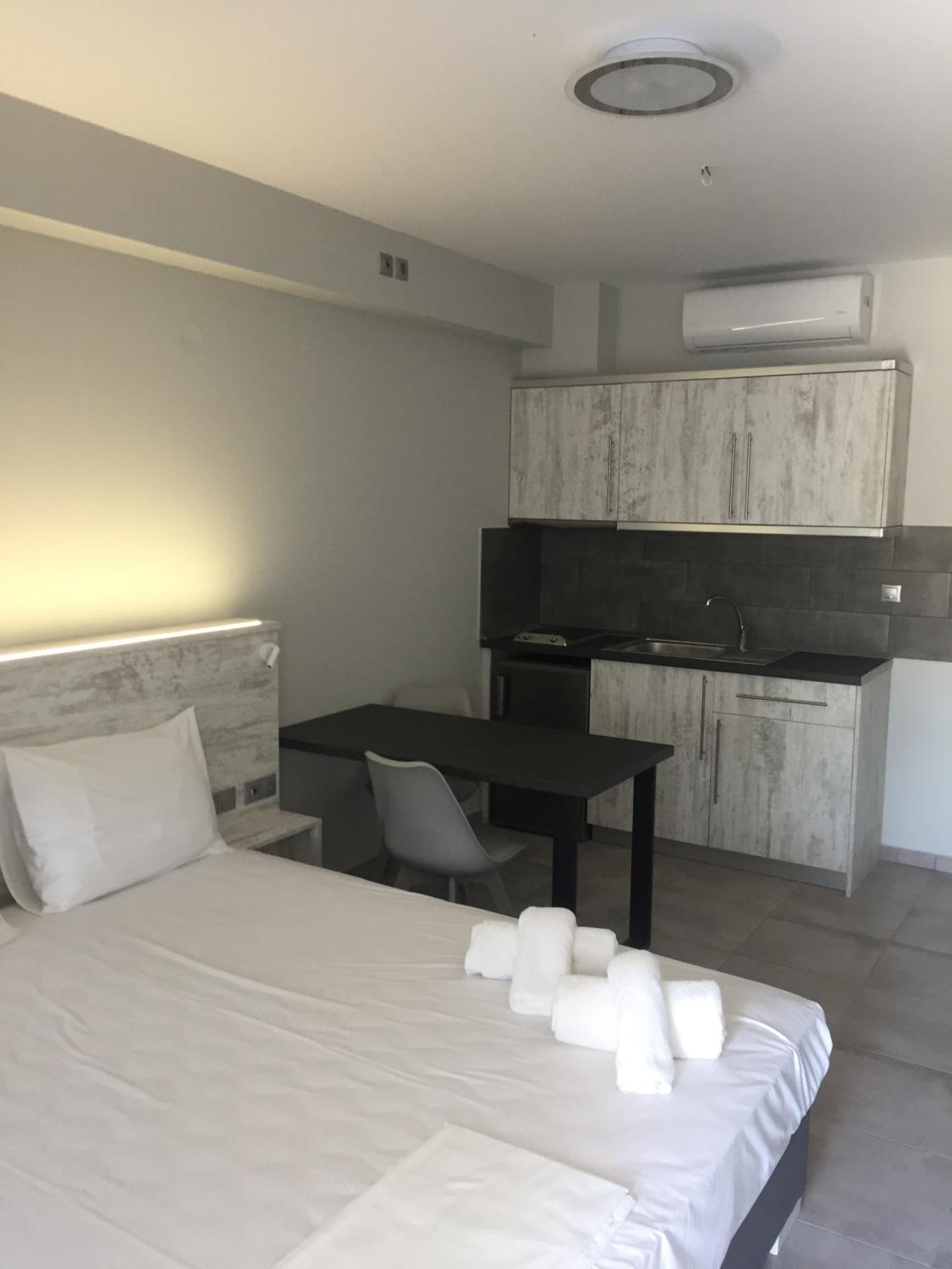Standard Double Room photo 2