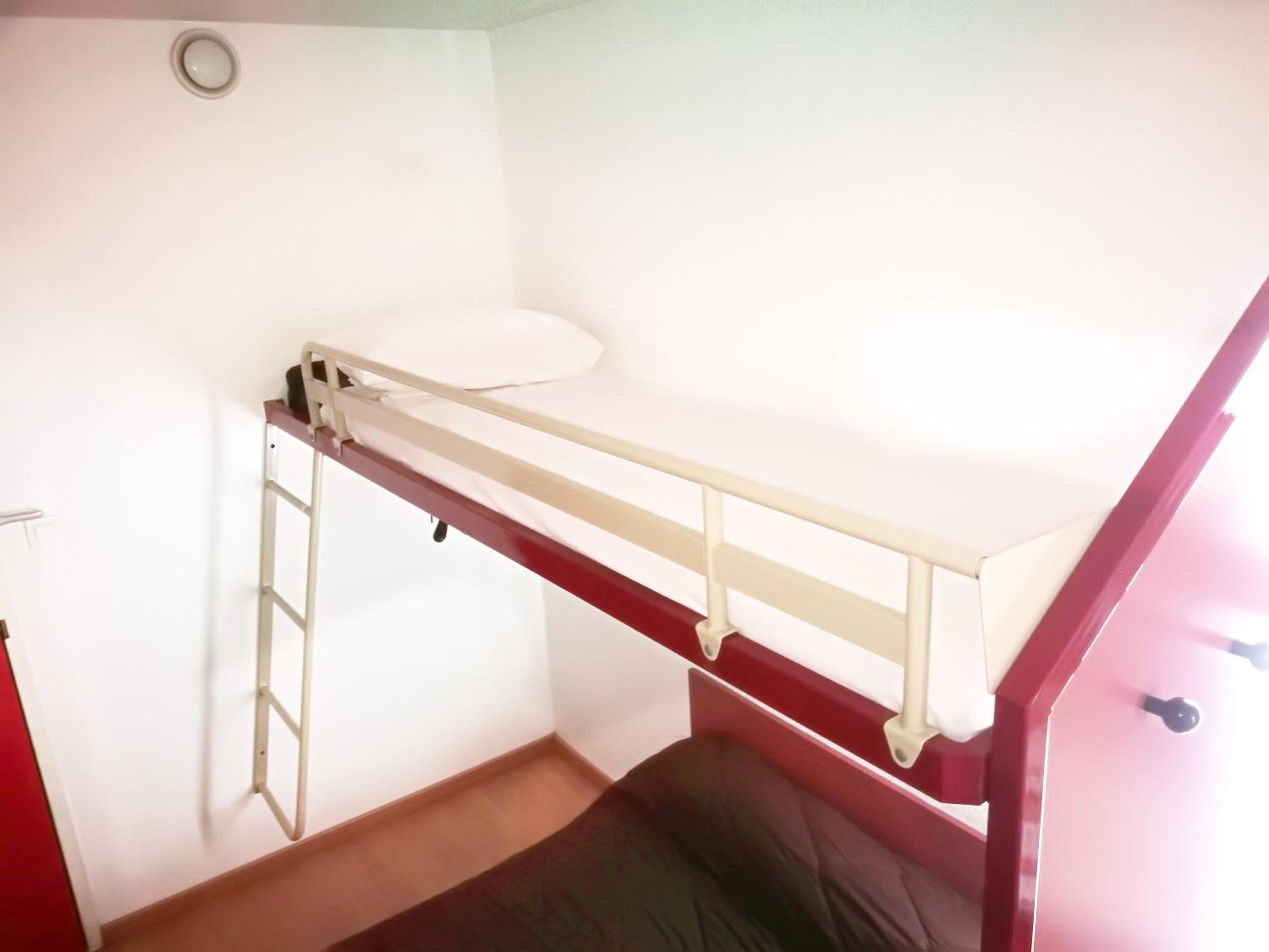 Triple Room With Shared Bathroom And Toilet photo 2