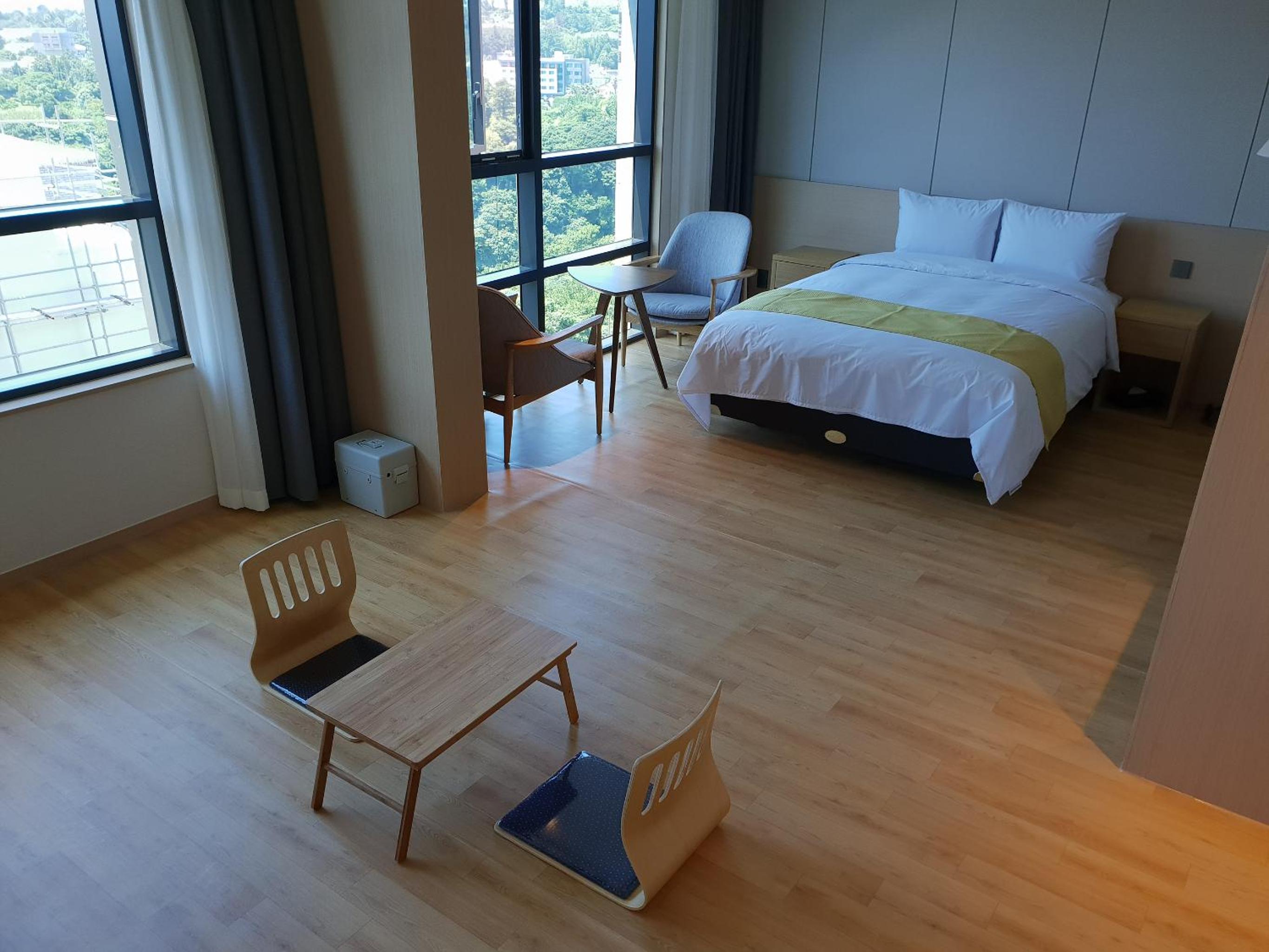 Korean-Style Family Room photo 2