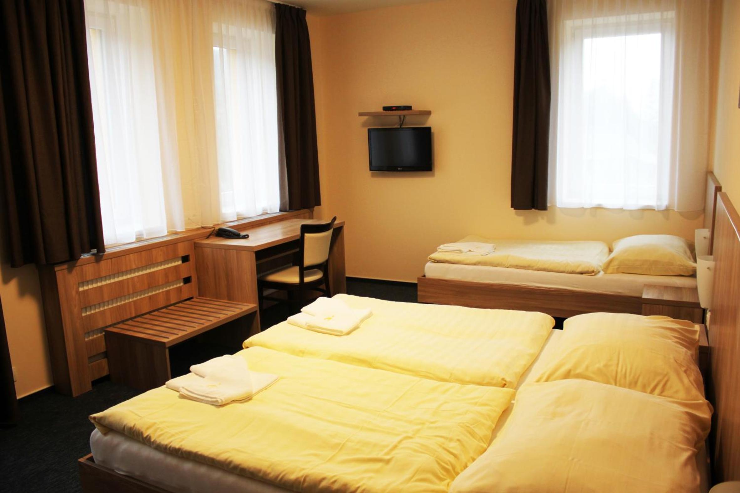 Quadruple Room - Photo 4