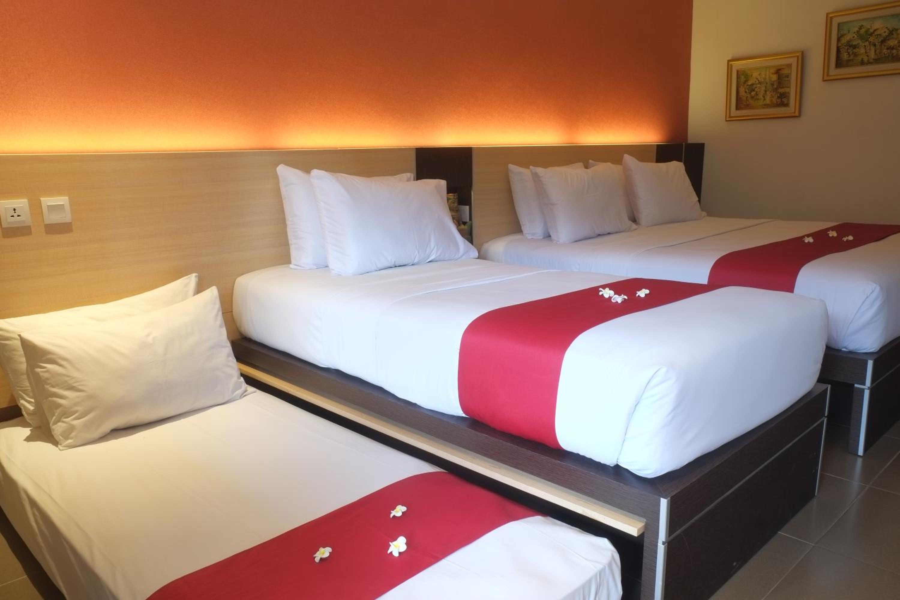 Executive Quadruple Room - Room Only - Photo 2
