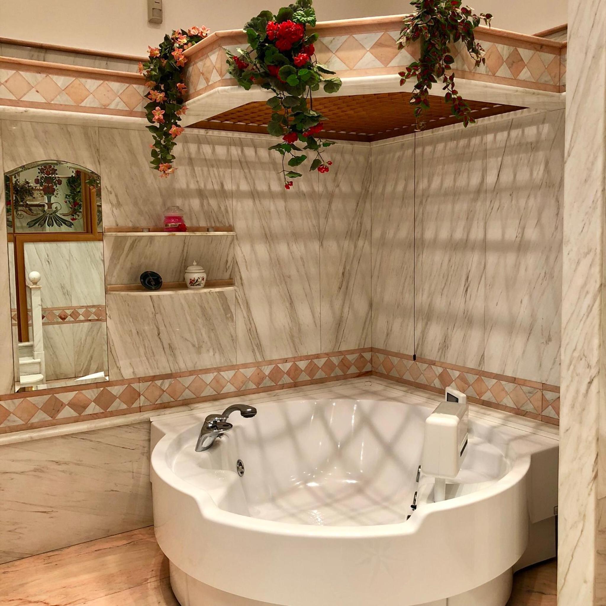 Suite with Private Entrance - Photo 27