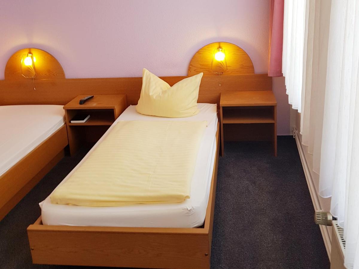 Economy Twin Room photo 1