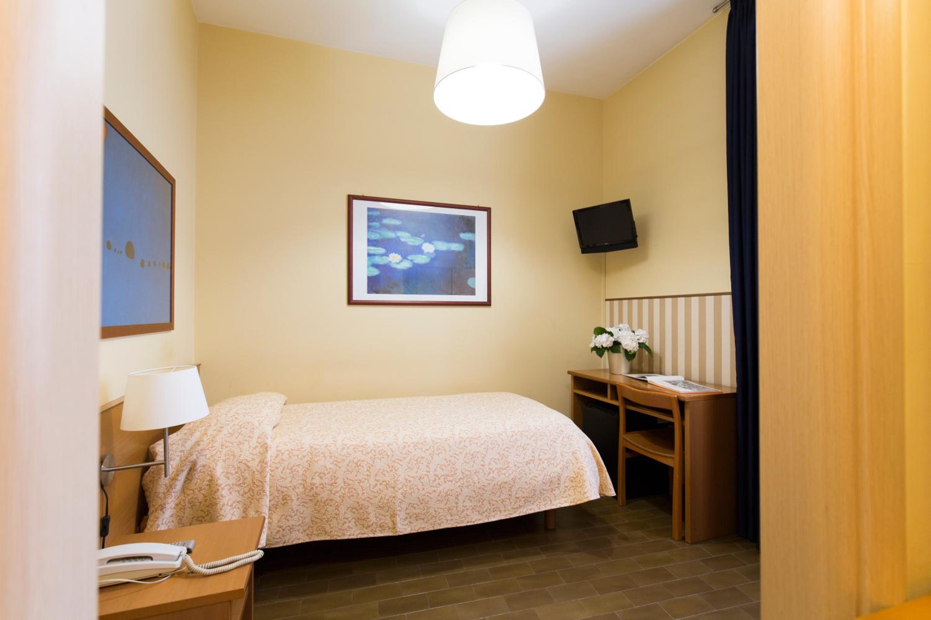 Single Room photo 3