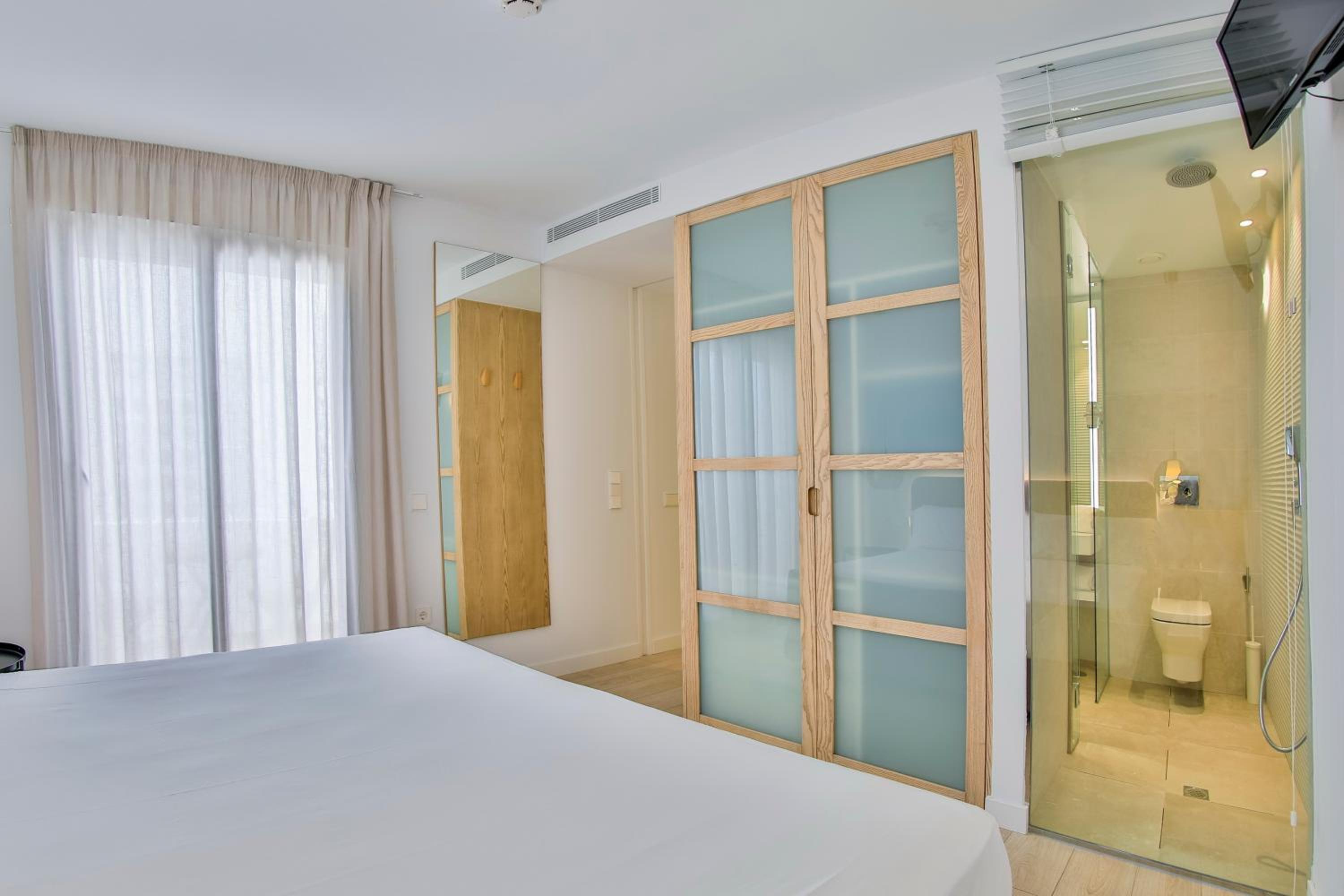 One-Bedroom Apartment - Photo 26