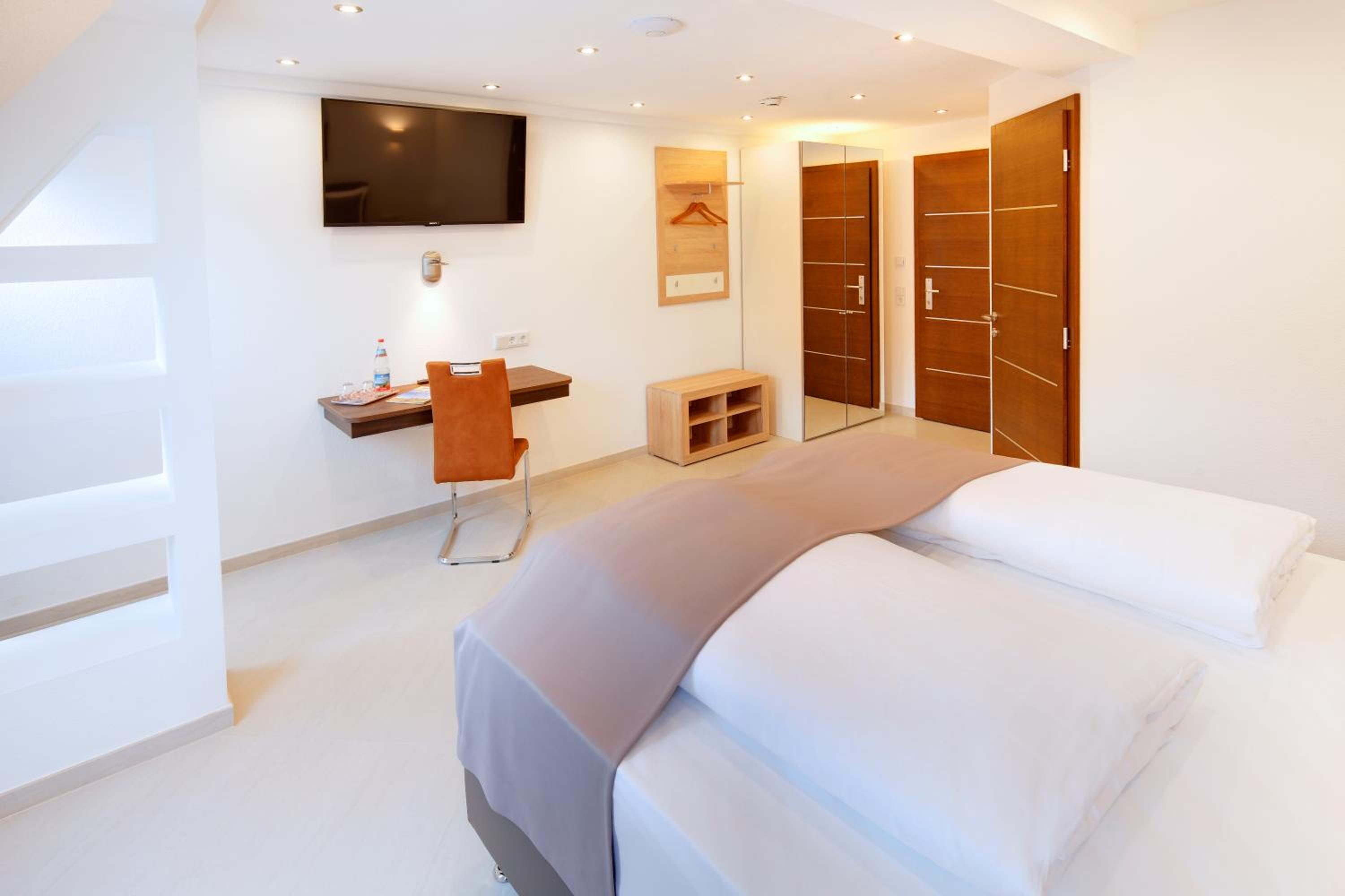 Double Room - Photo 9