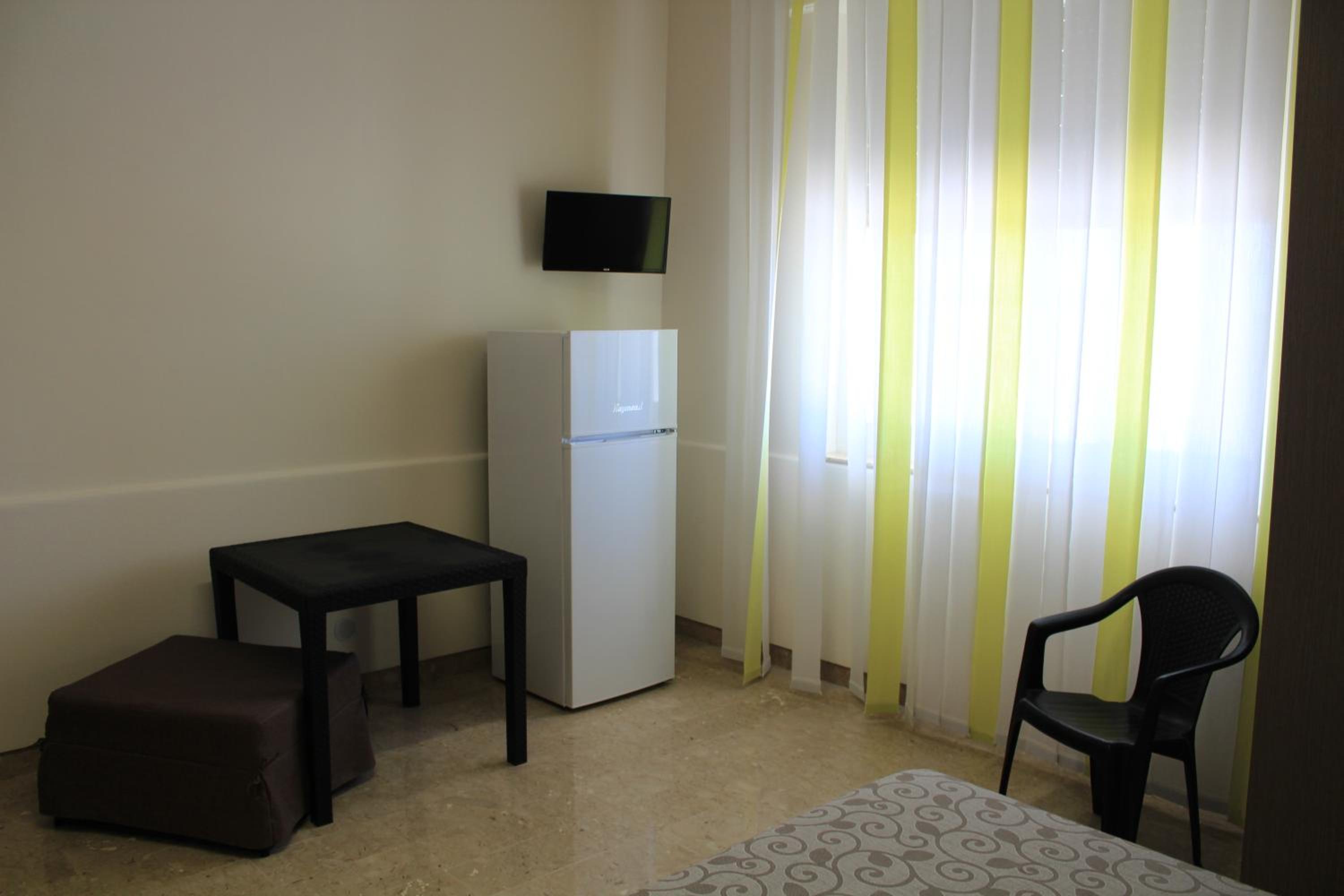 Large Double or Twin Room - Photo 1