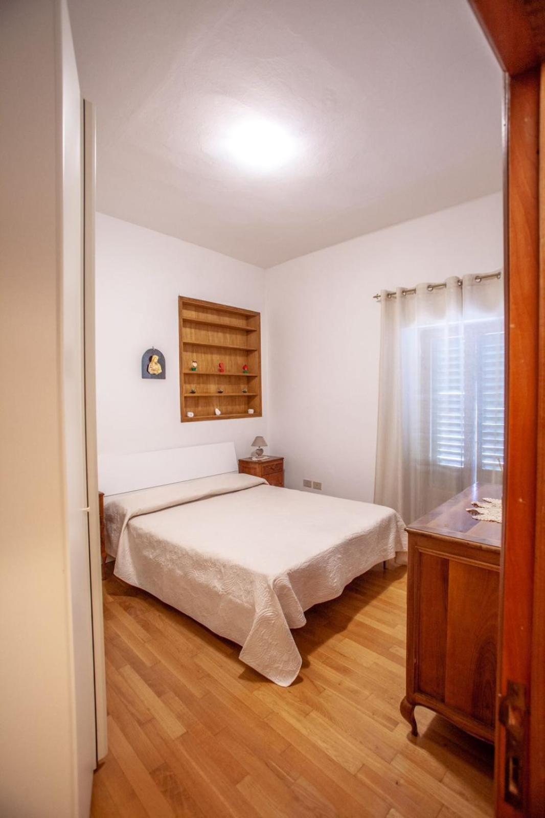 Apartment with Balcony - Photo 5