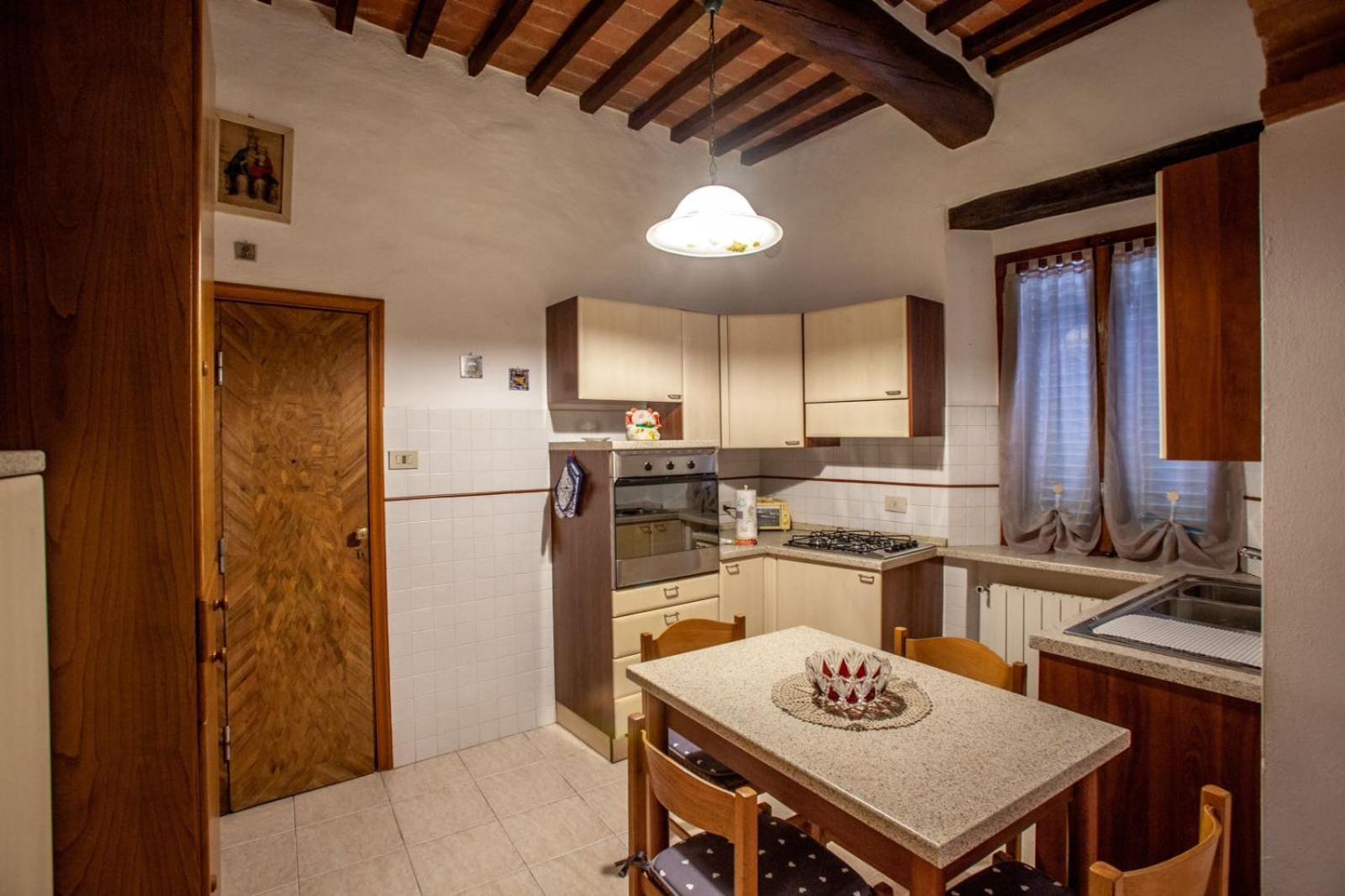 Apartment with Balcony - Photo 2