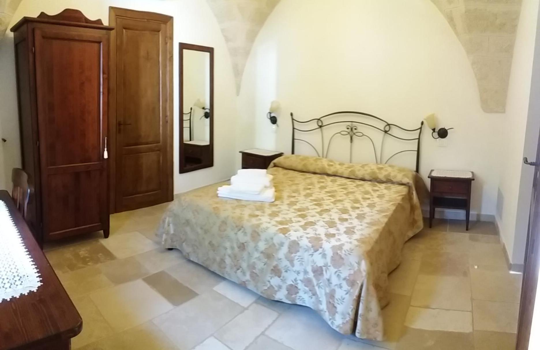 Double Room - Photo 5