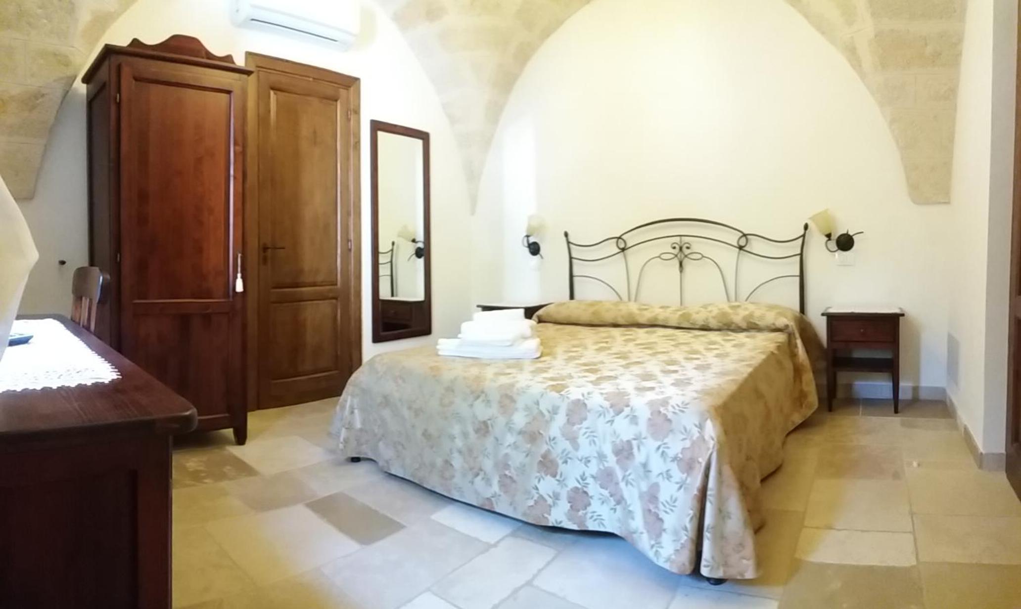 Double Room - Photo 9