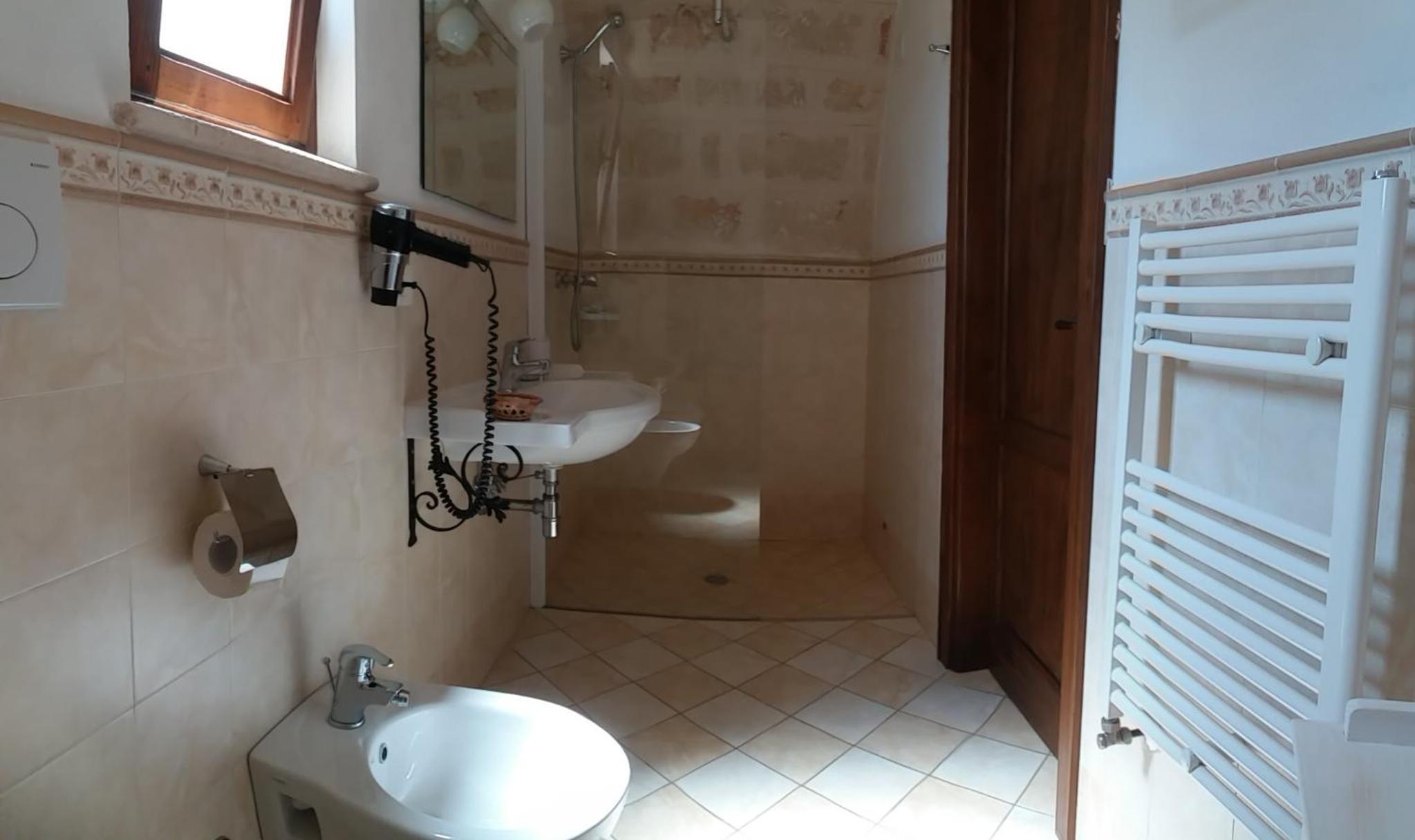 Double Room - Photo 10