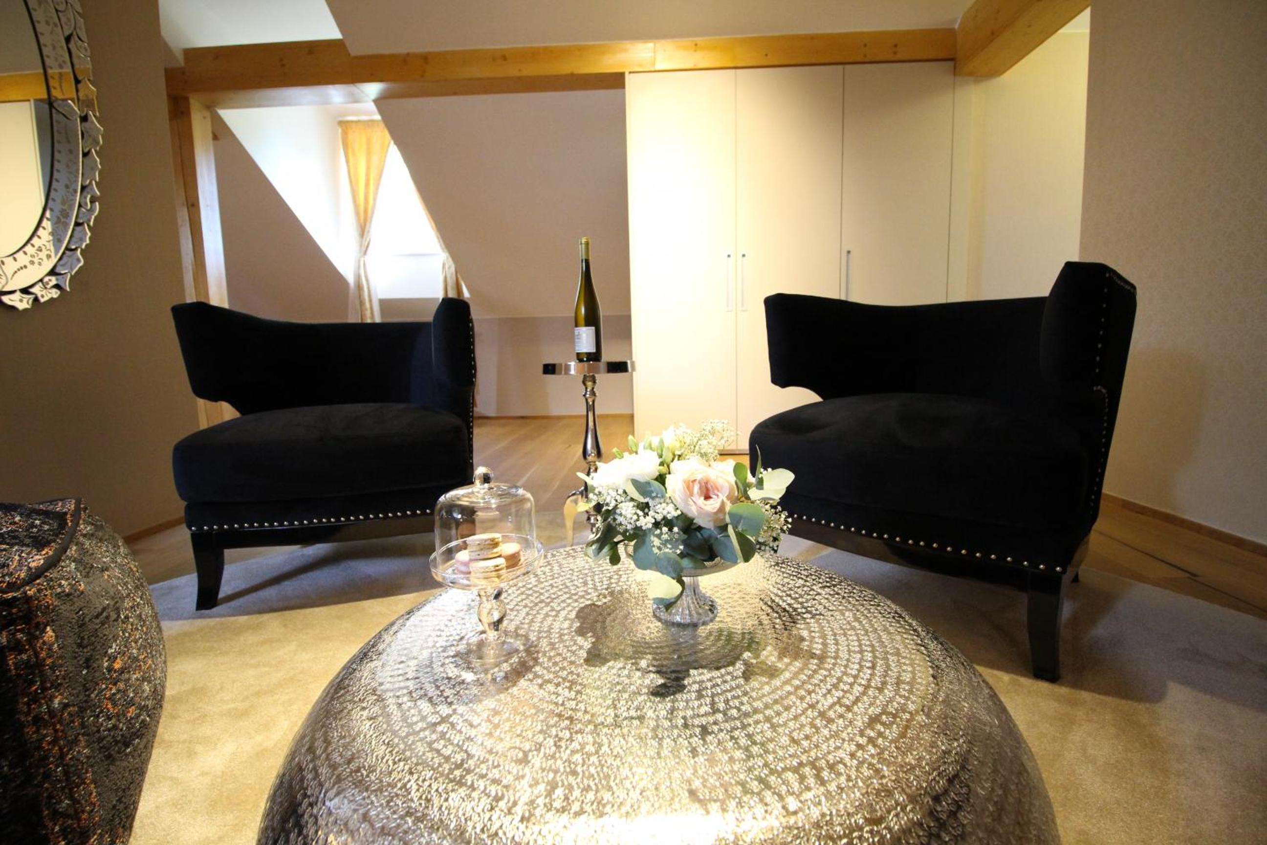 Large Double Room - Photo 8