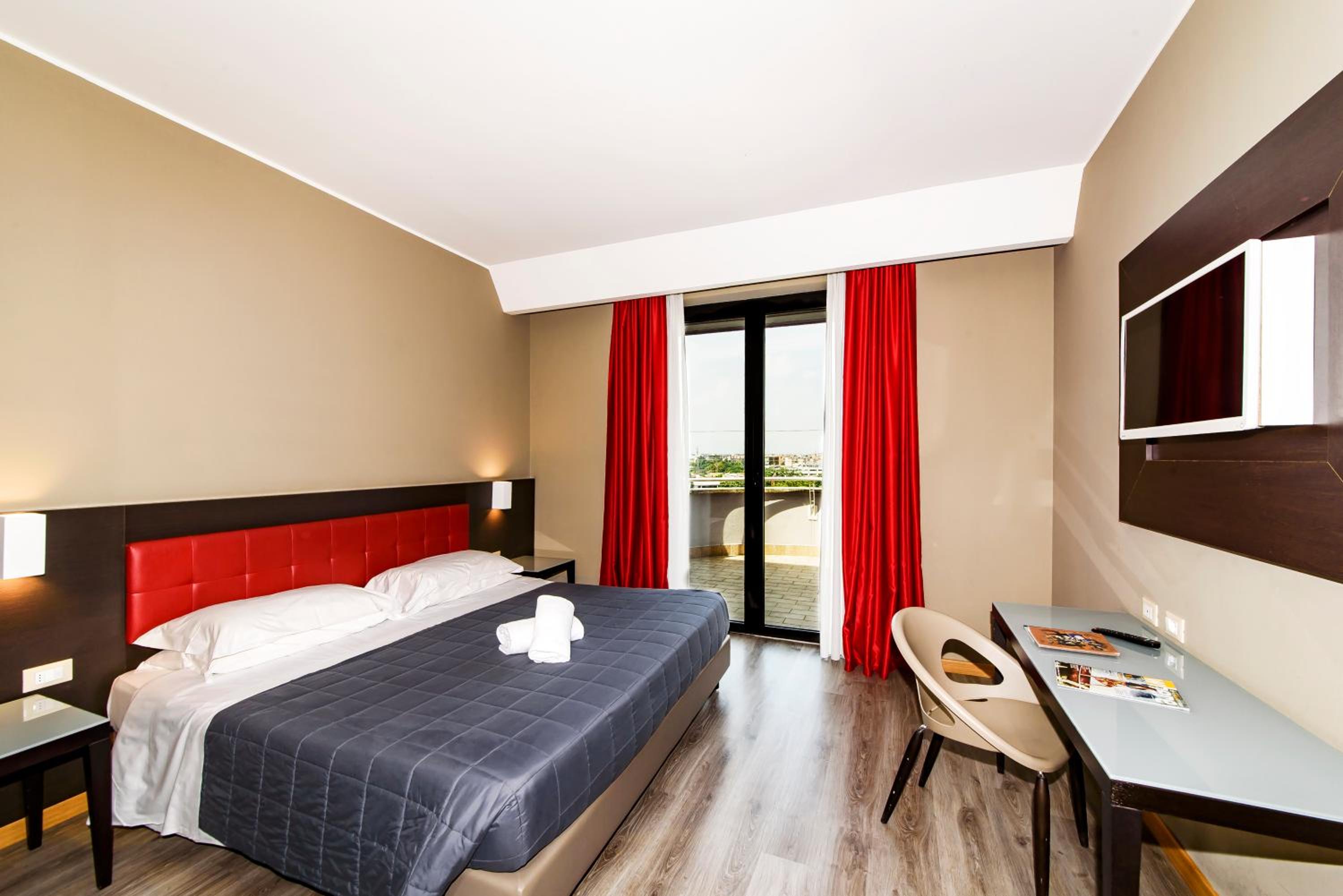 Double Room with Balcony - Photo 1