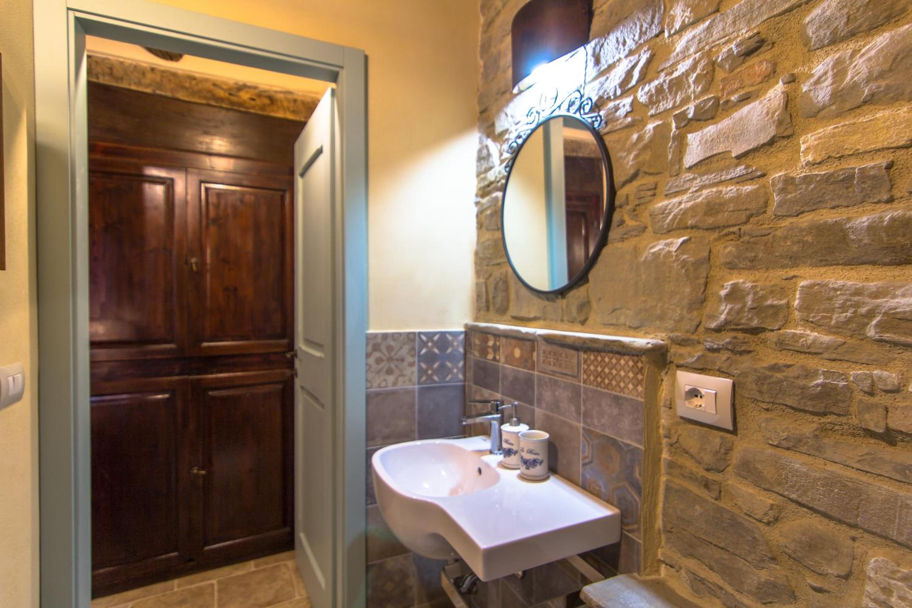 Double or Twin Room with Private Bathroom photo 2
