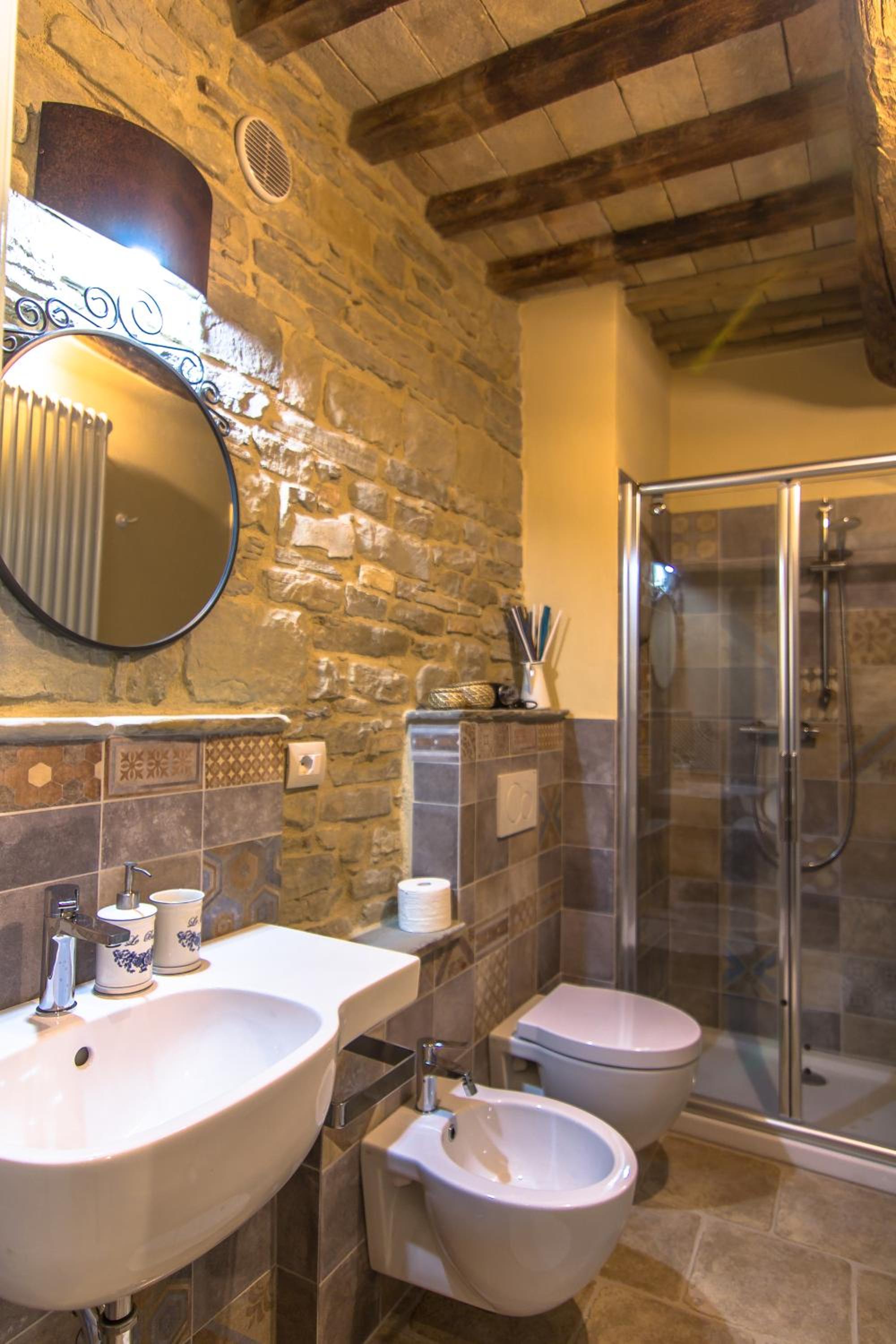 Double or Twin Room with Private Bathroom photo 3
