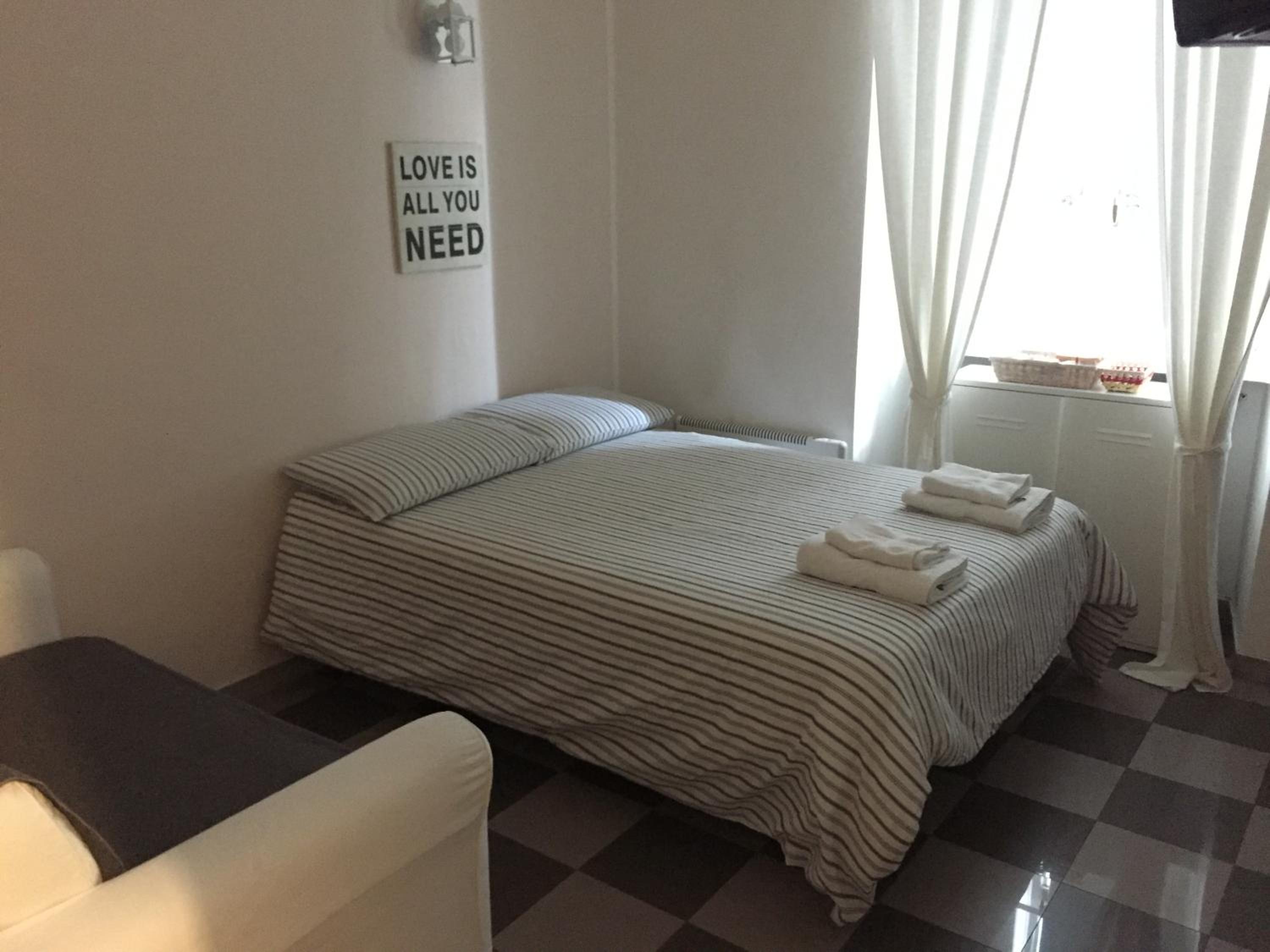 Family Double Room - Photo 5