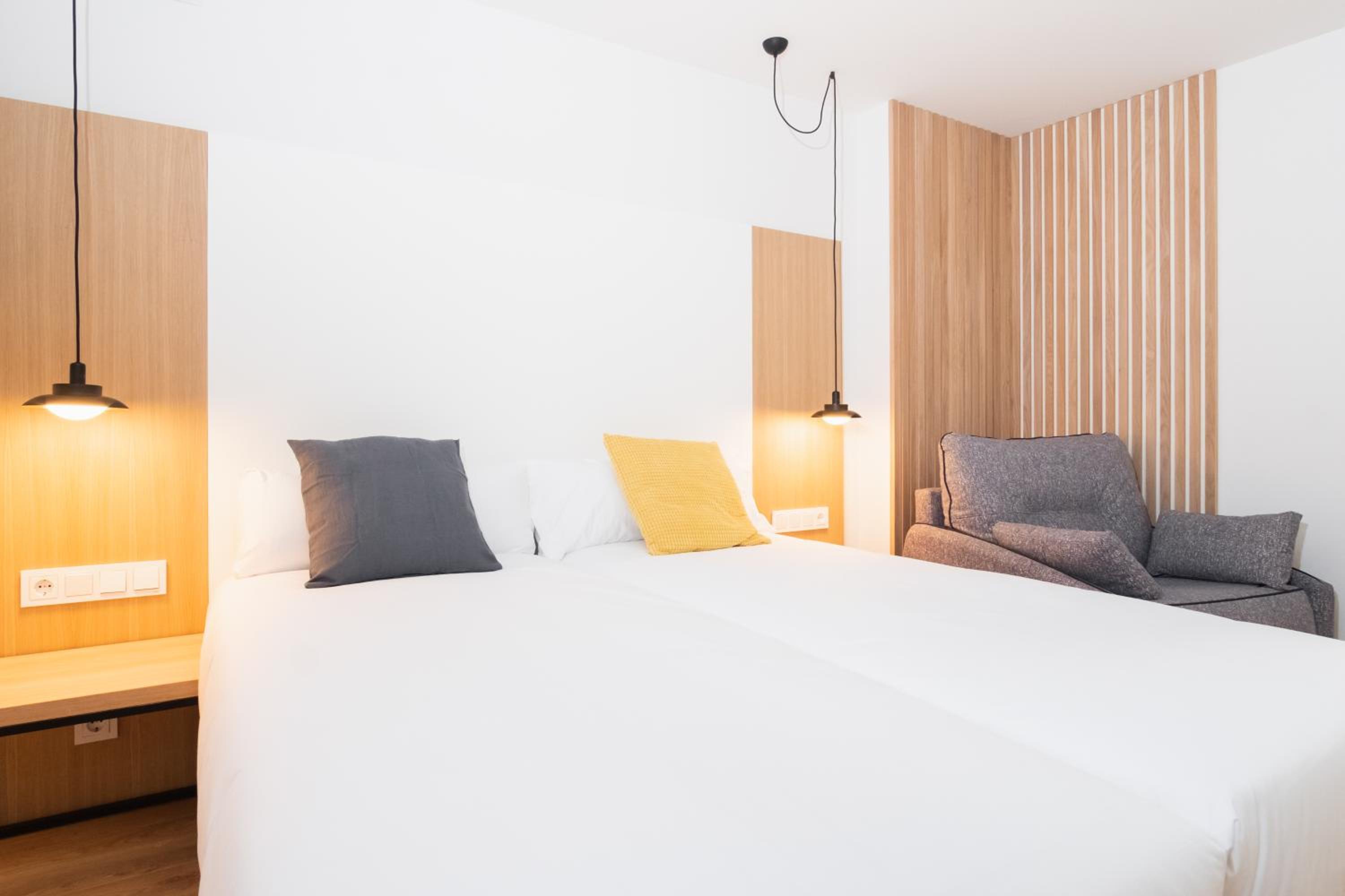 Double Room with Extra Bed - Photo 12