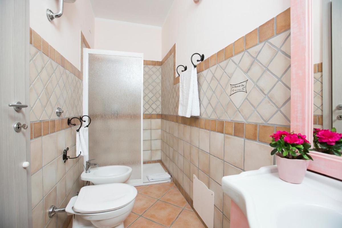 Single Room with Private Bathroom photo 2