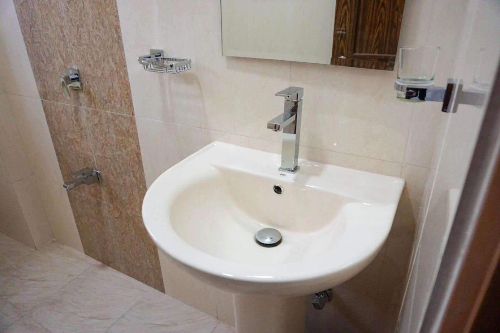 Twin Room with Shared Bathroom photo 2