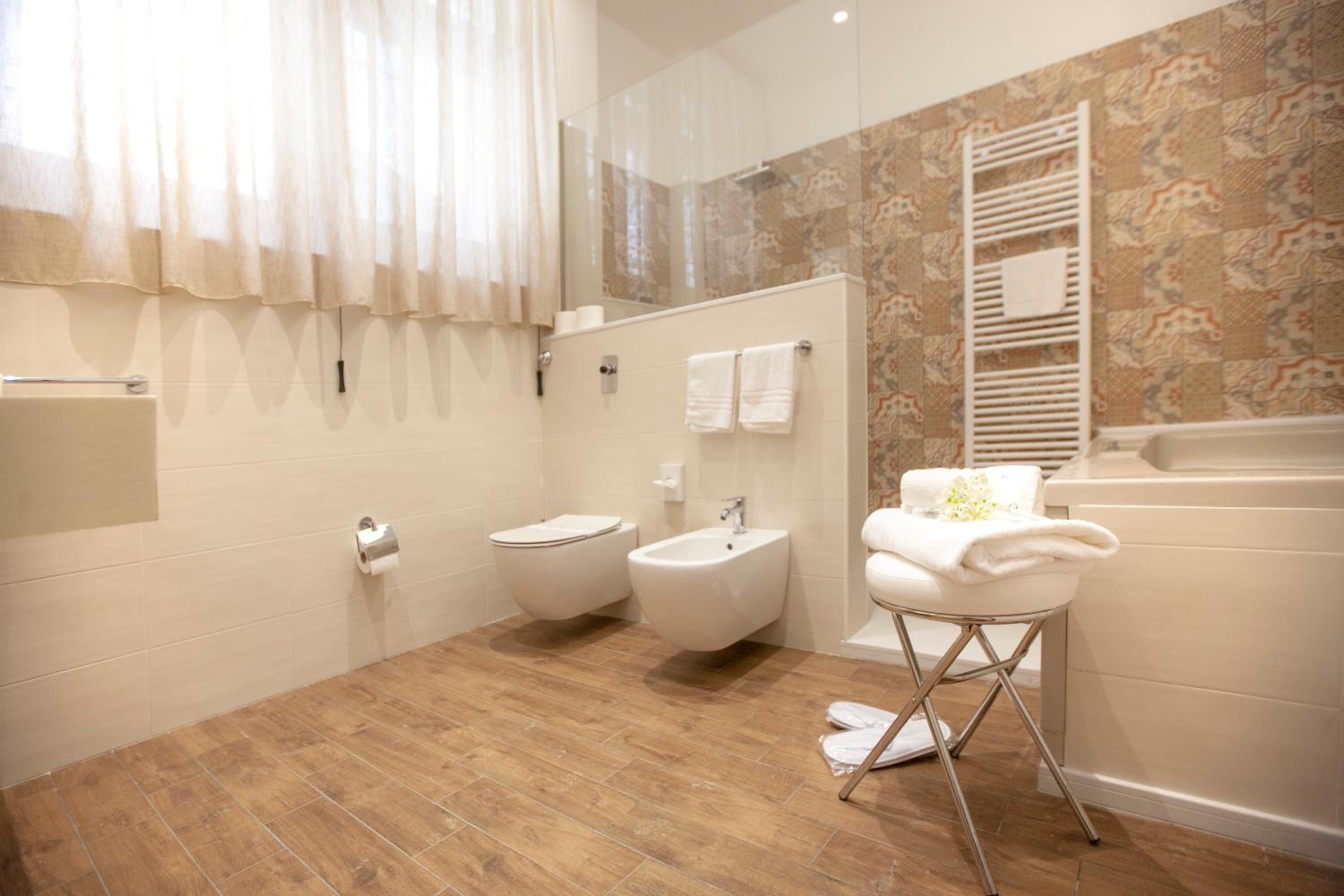 Junior Suite - Photo 11