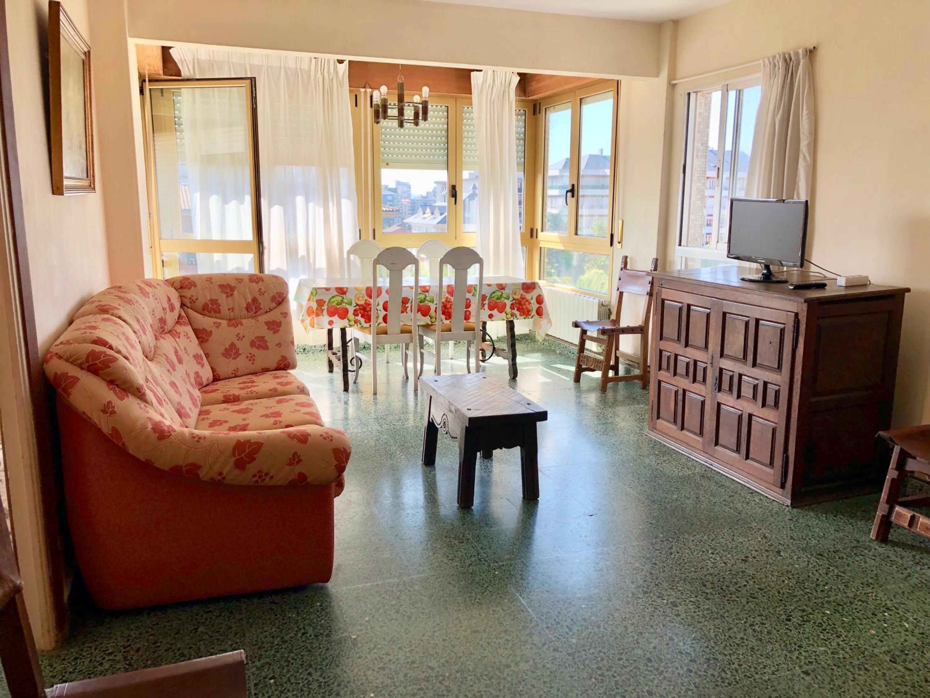 Two-Bedroom Apartment with Sea View - Photo 3