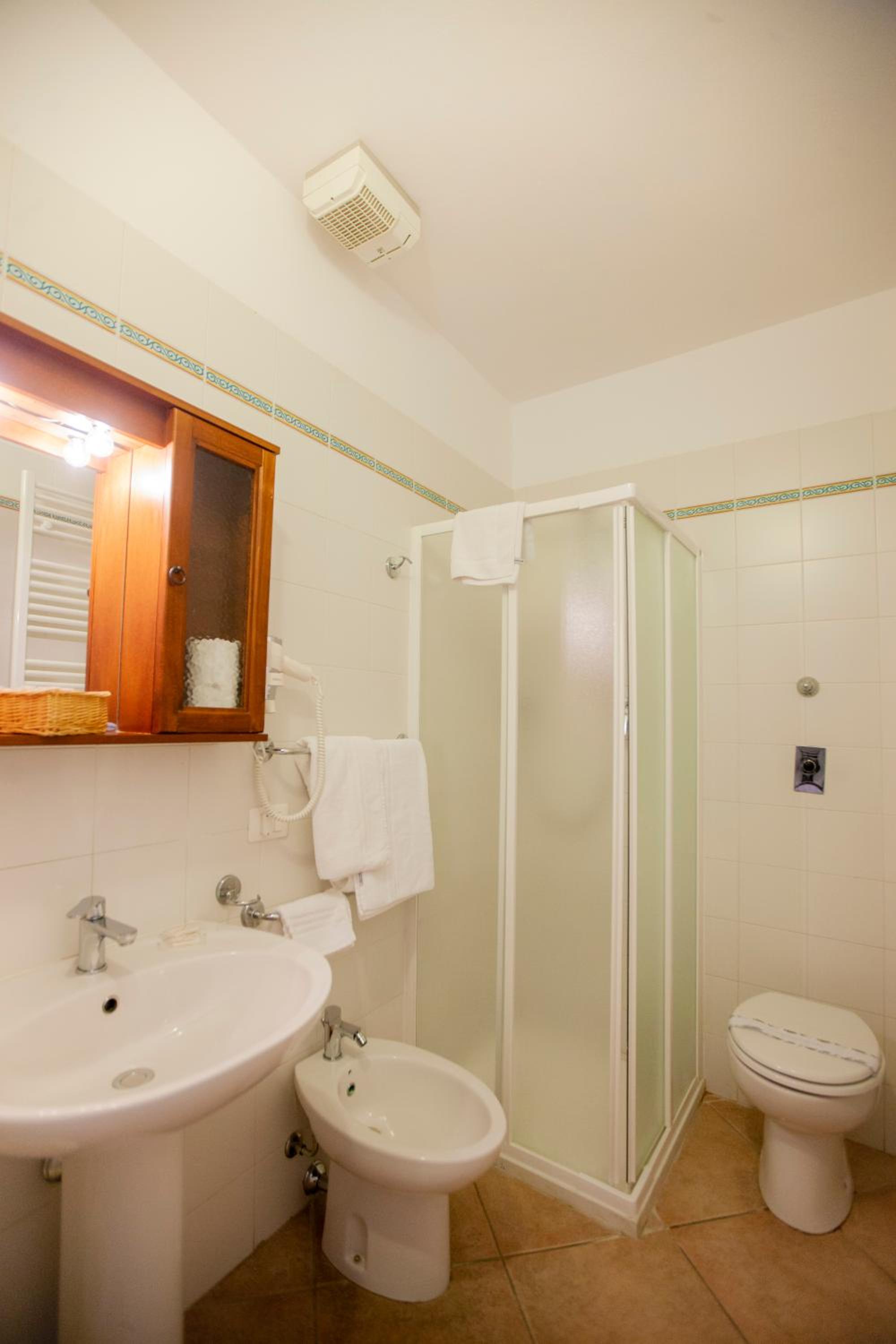 Standard Double Room - Photo 4