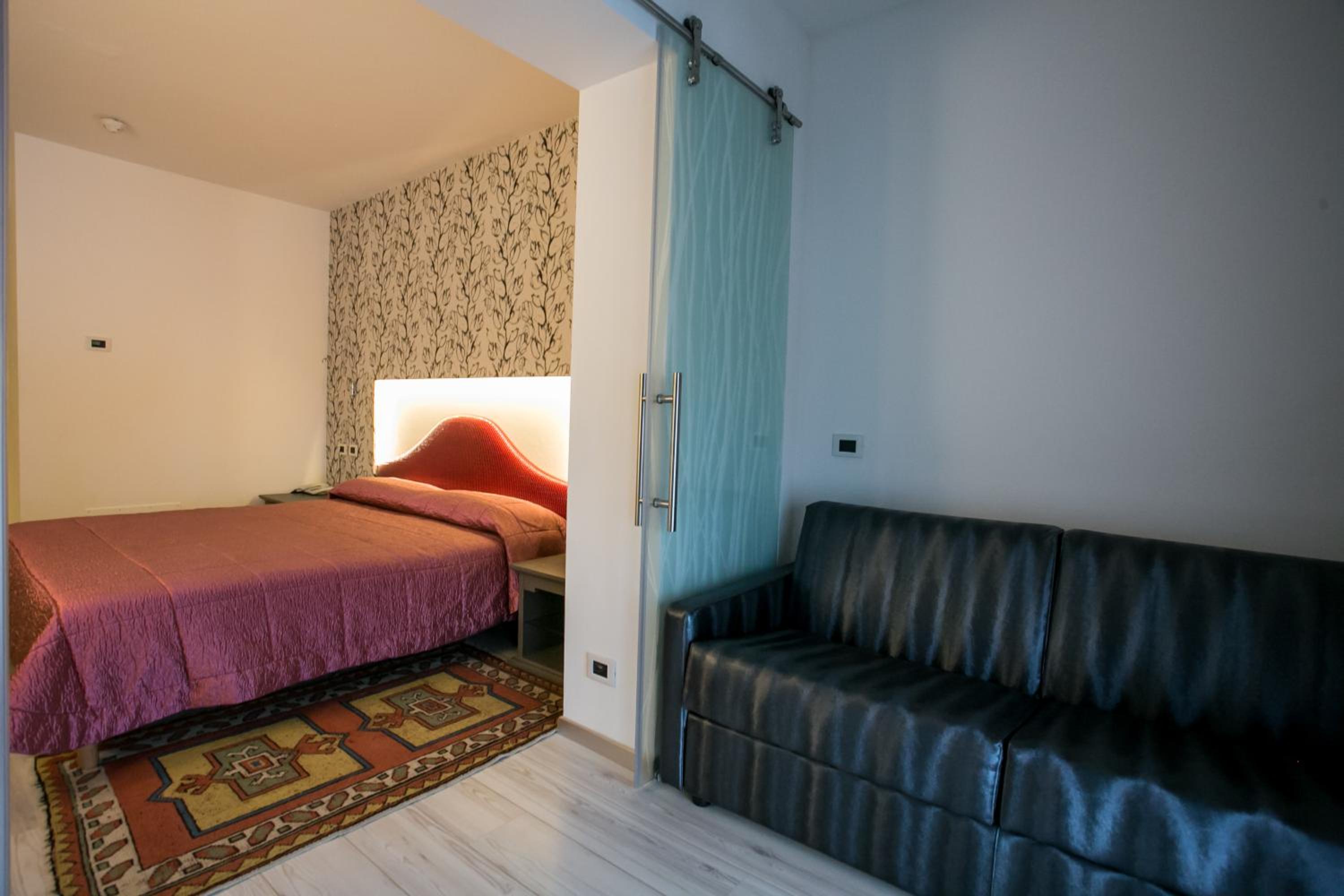 Classic Quadruple Room - Photo 8