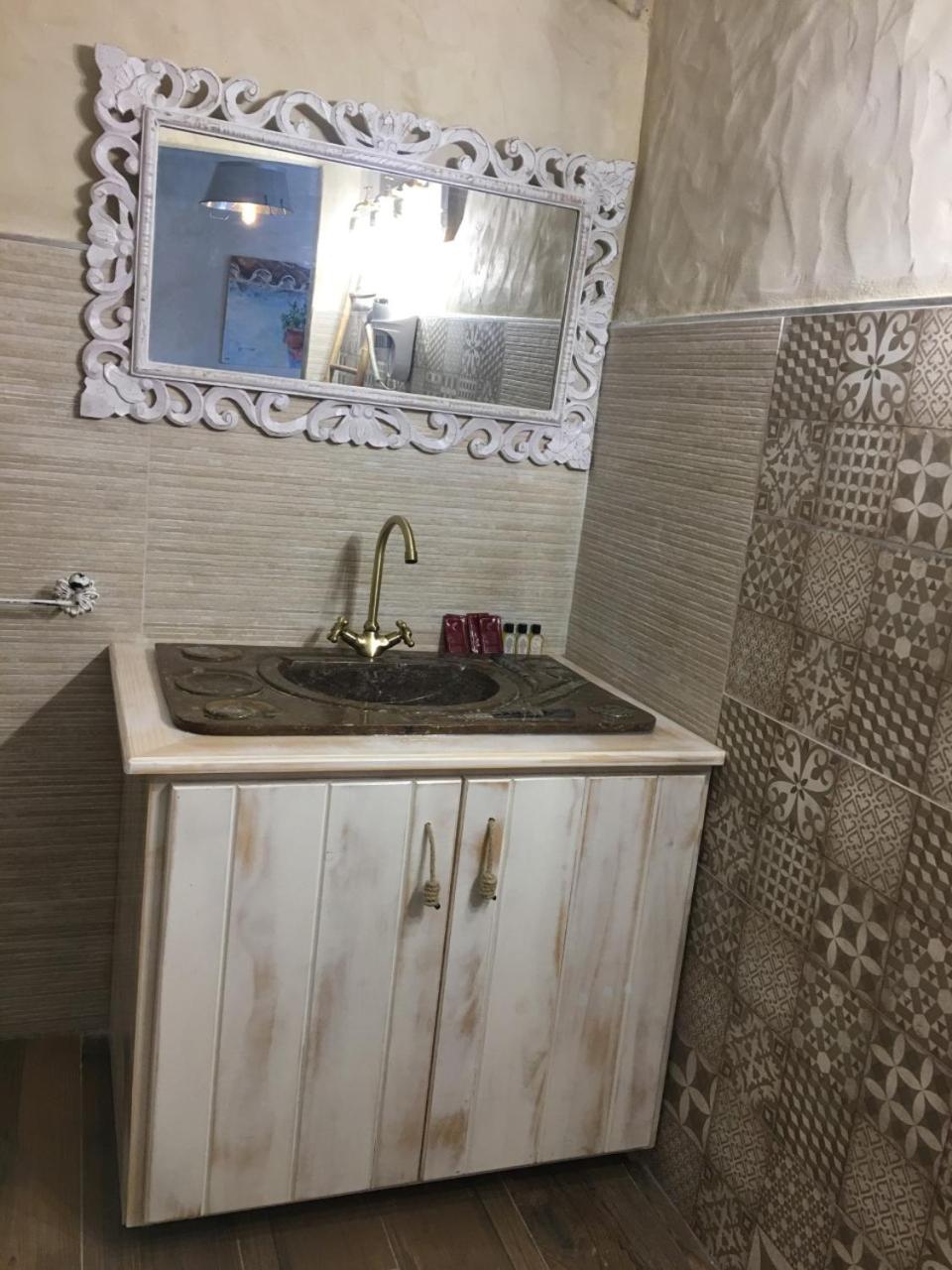Family Room with Private Bathroom photo 2