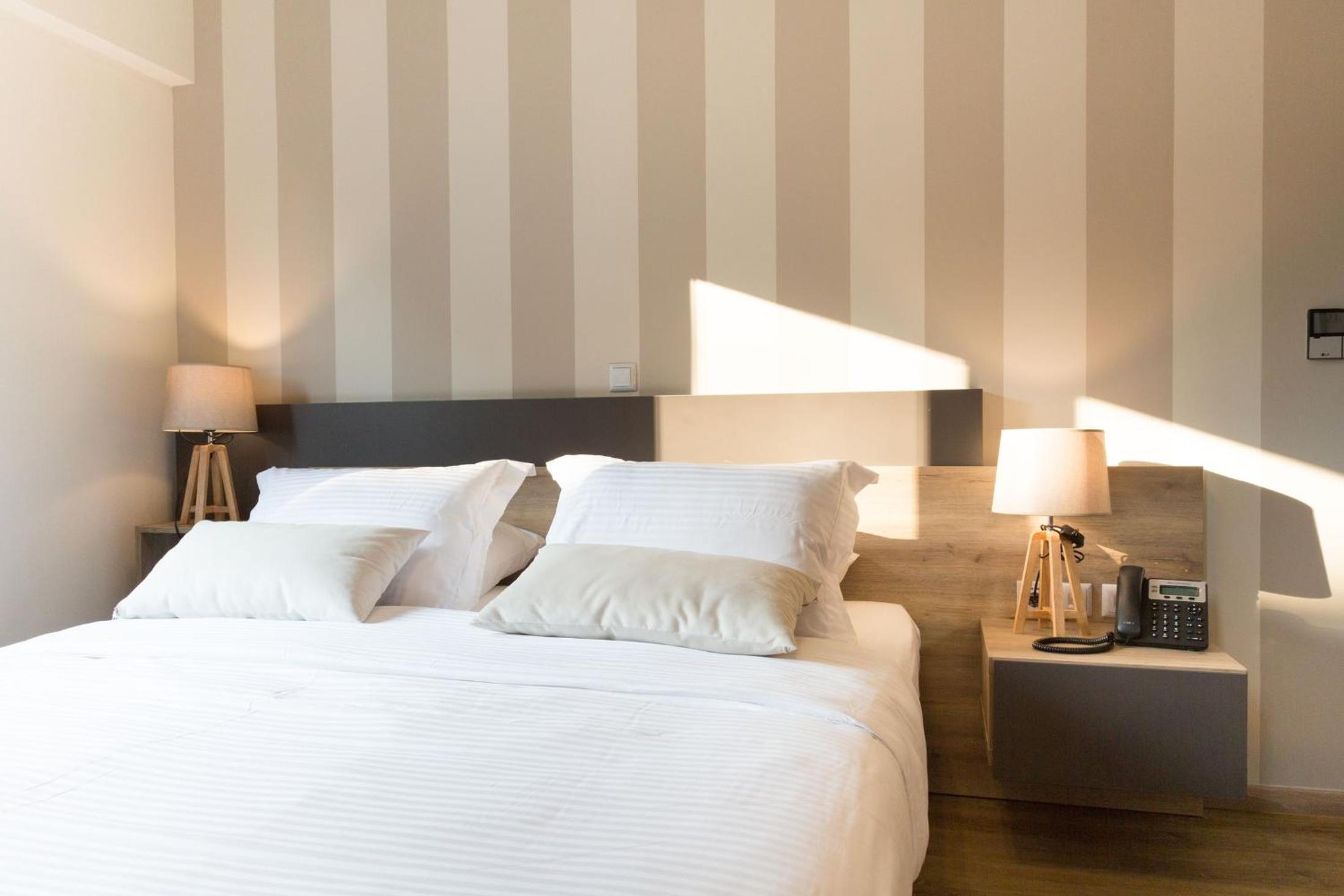 Business Single Room with Balcony photo 2