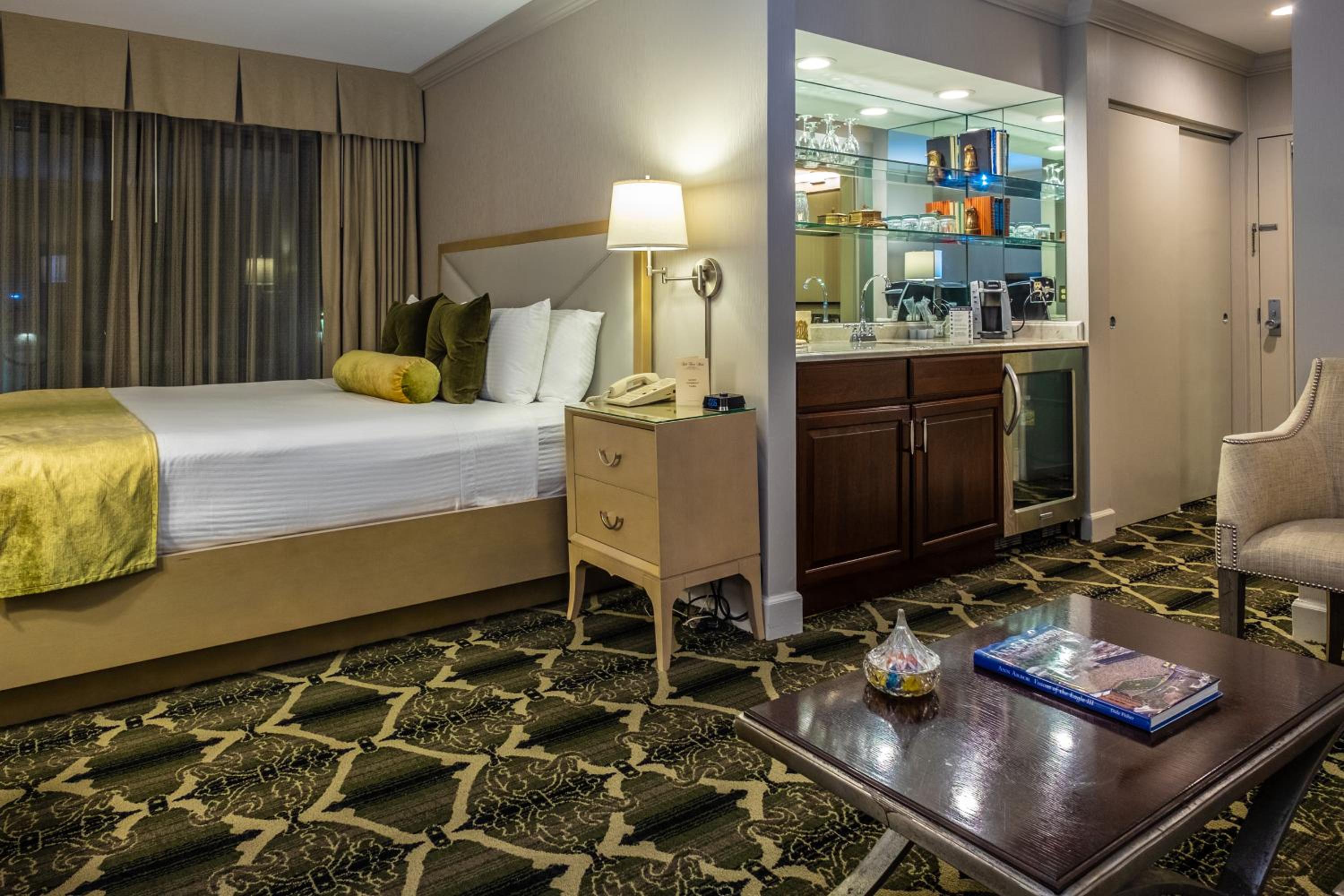 King Suite with Balcony photo 2