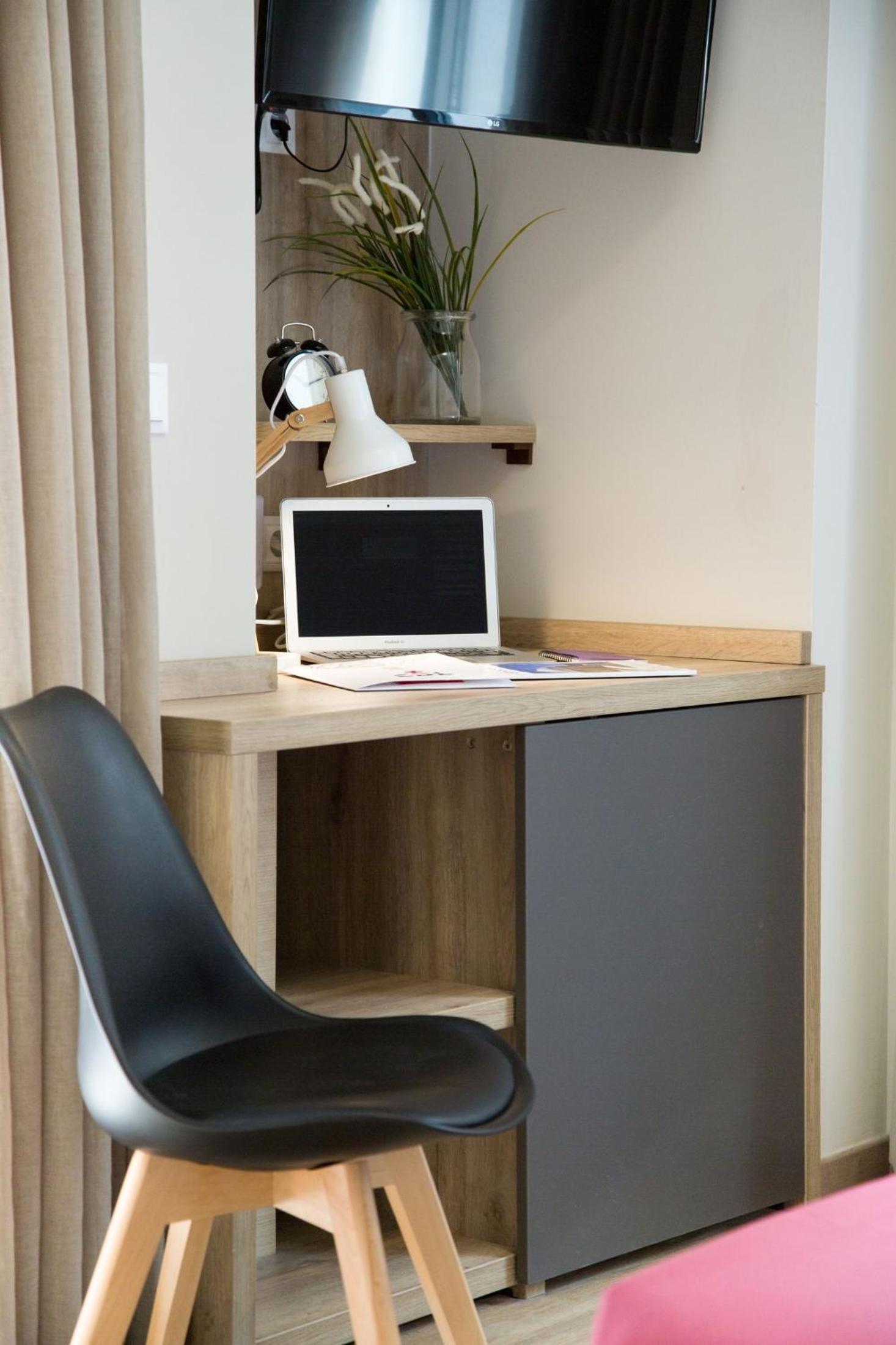 Business Single Room with Balcony photo 3