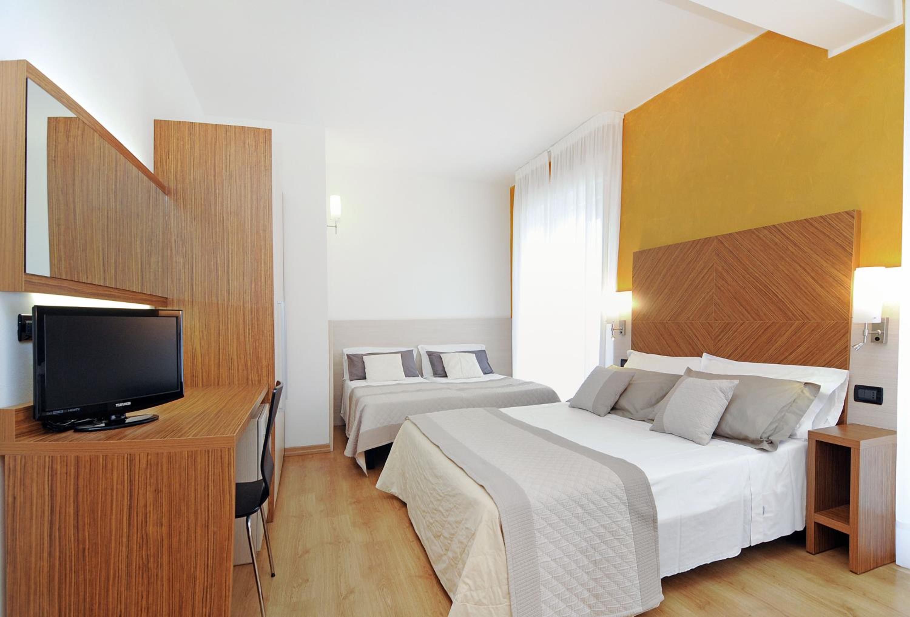 Quadruple Room with Balcony and Side Sea View photo 1