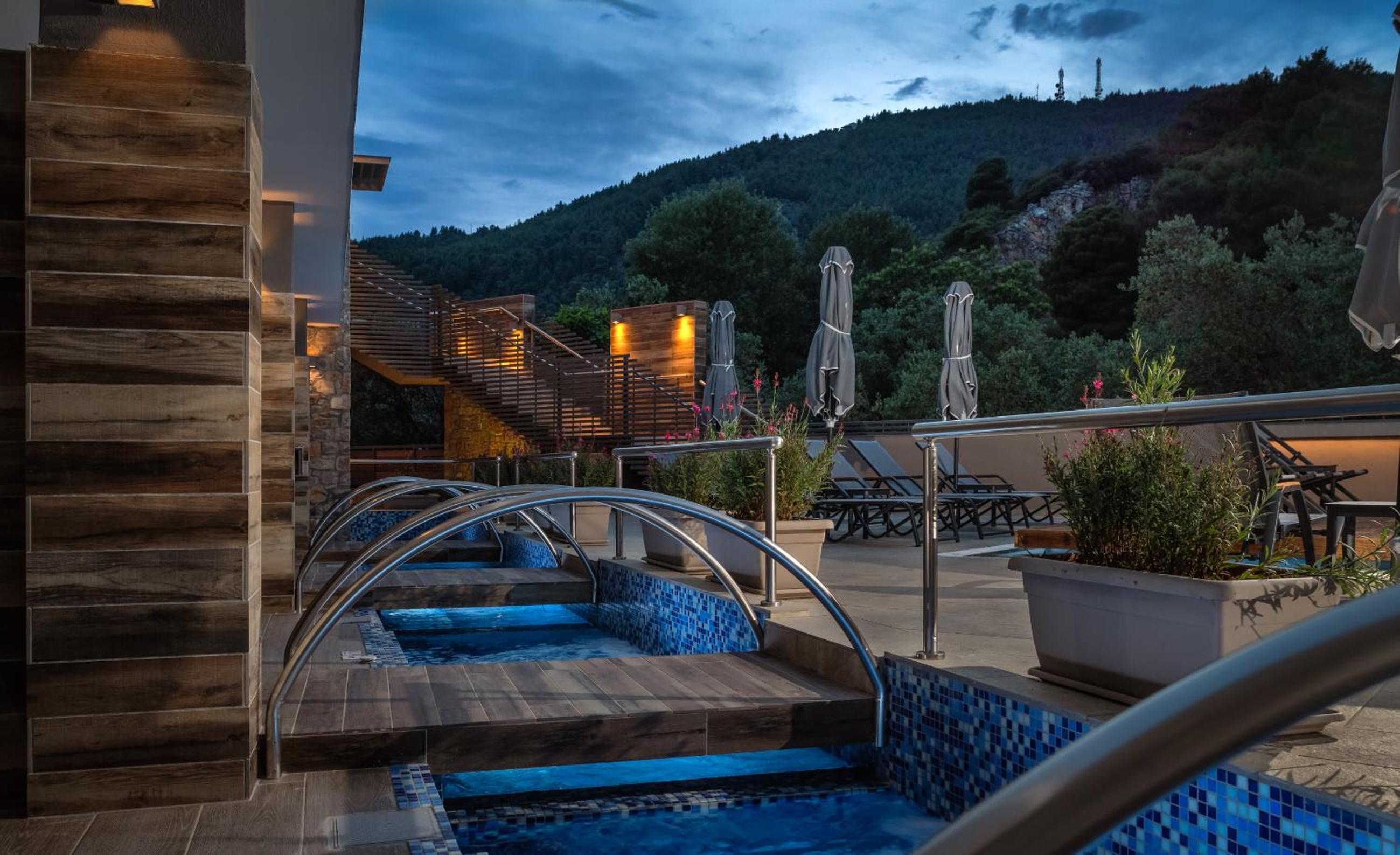 Deluxe Double with Plunge Pool photo 2