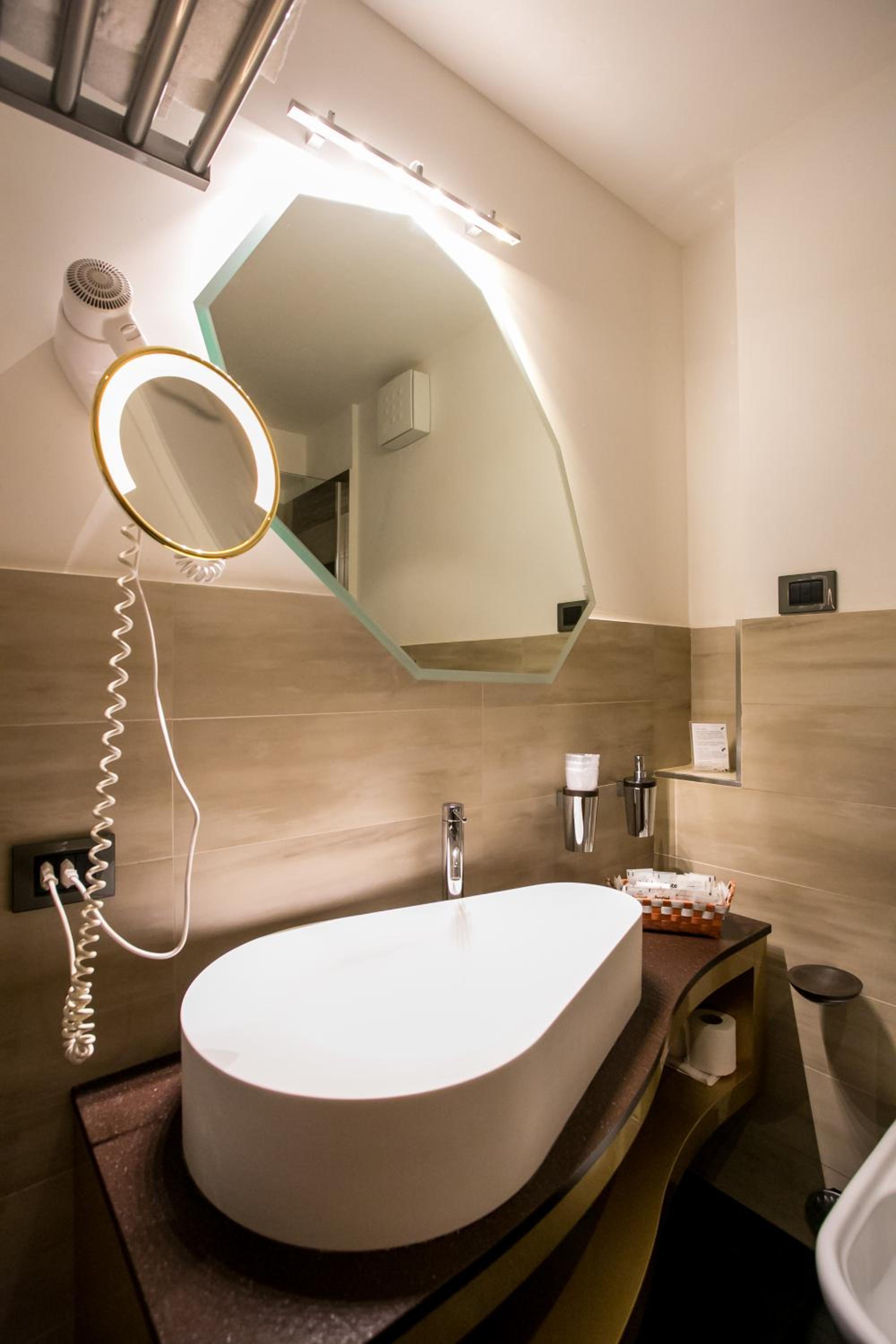 Standard Triple Room - Photo 7
