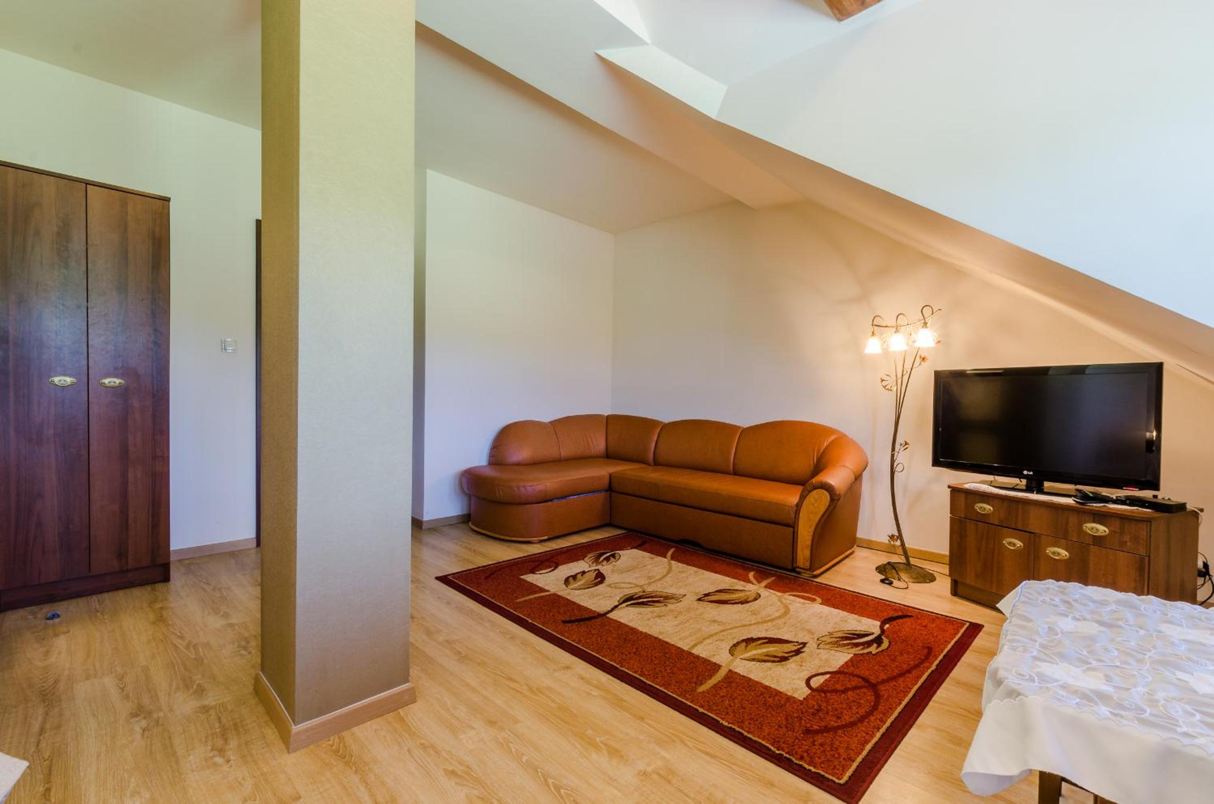 Deluxe Family Room - Photo 2