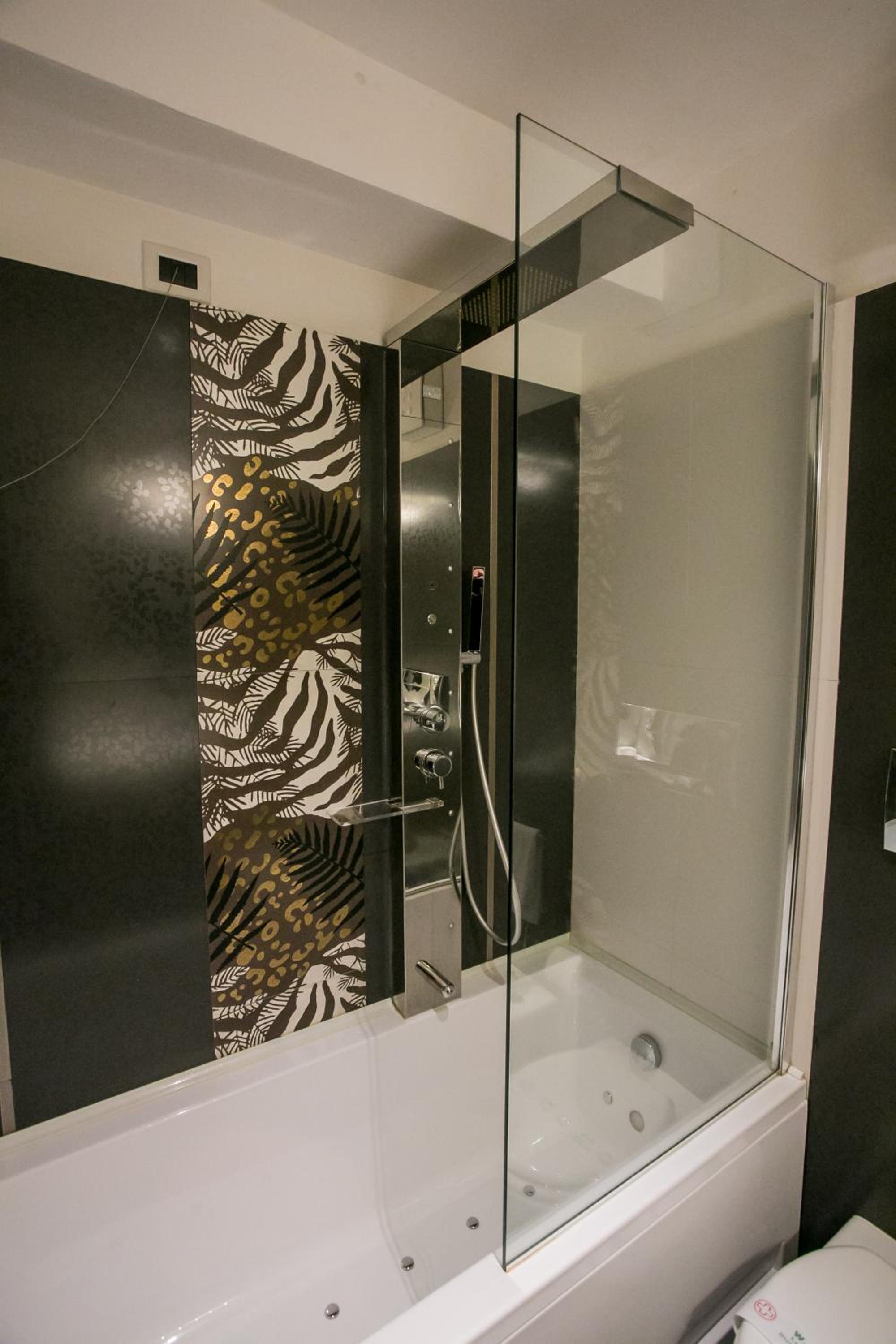 Classic Quadruple Room - Photo 12