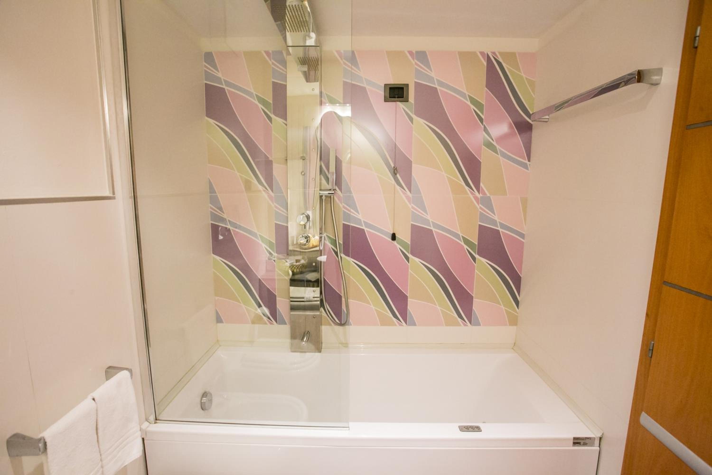Classic Quadruple Room - Photo 7