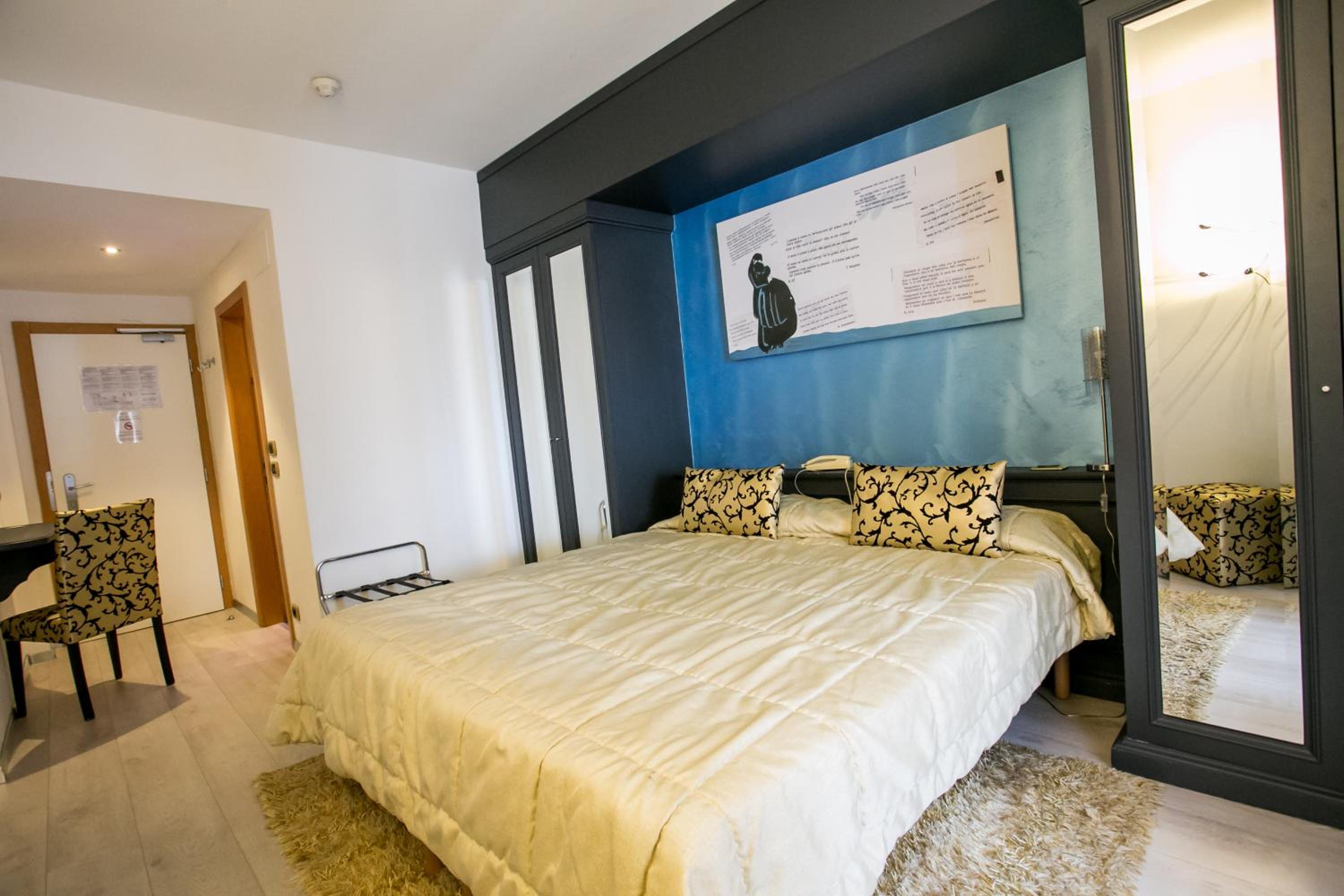 Standard Double Room - Photo 3