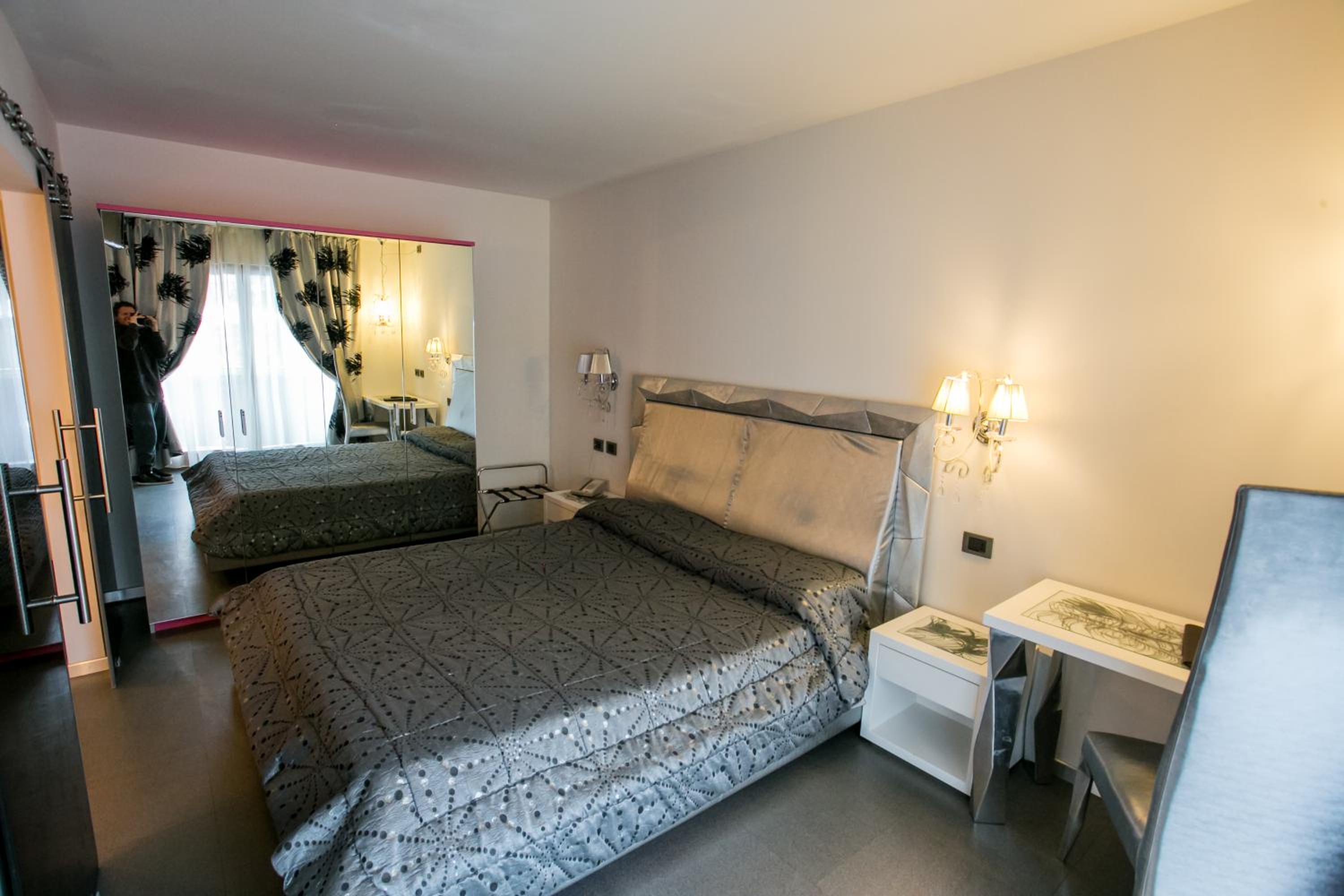 Suite photo 1