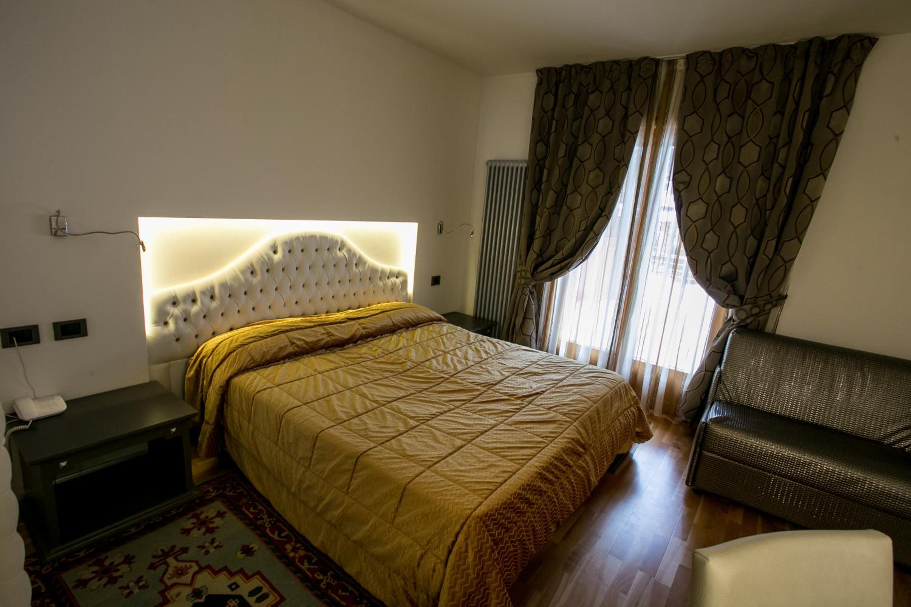 Standard Triple Room - Photo 4