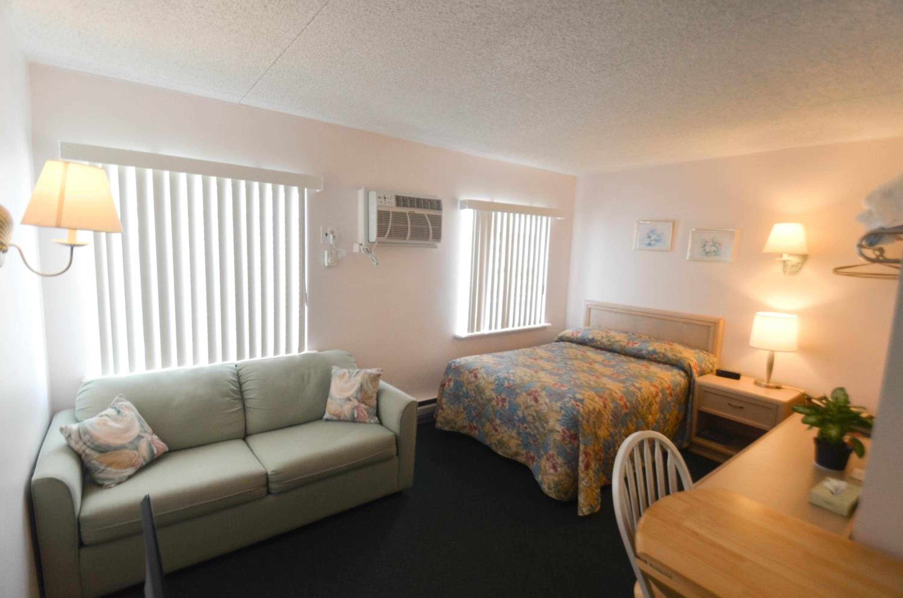 Petite Double Room photo 1