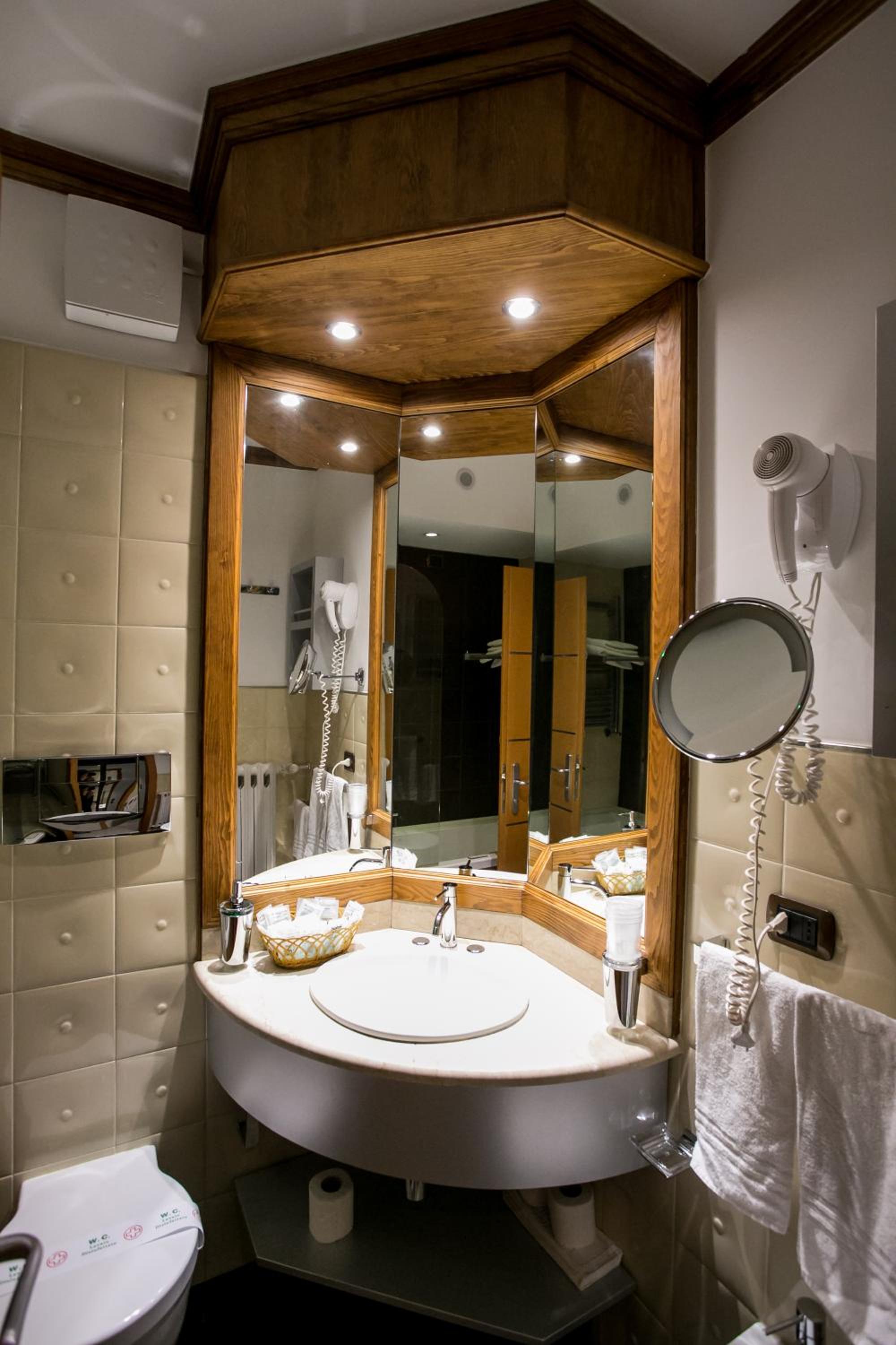 Standard Double Room - Photo 4