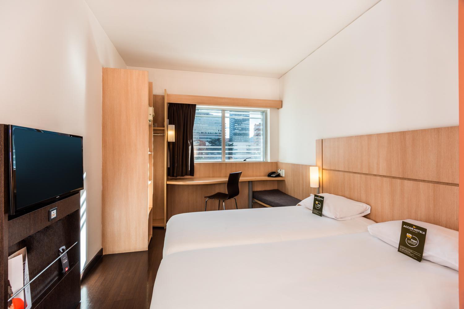 Standard Twin Room - Photo 4