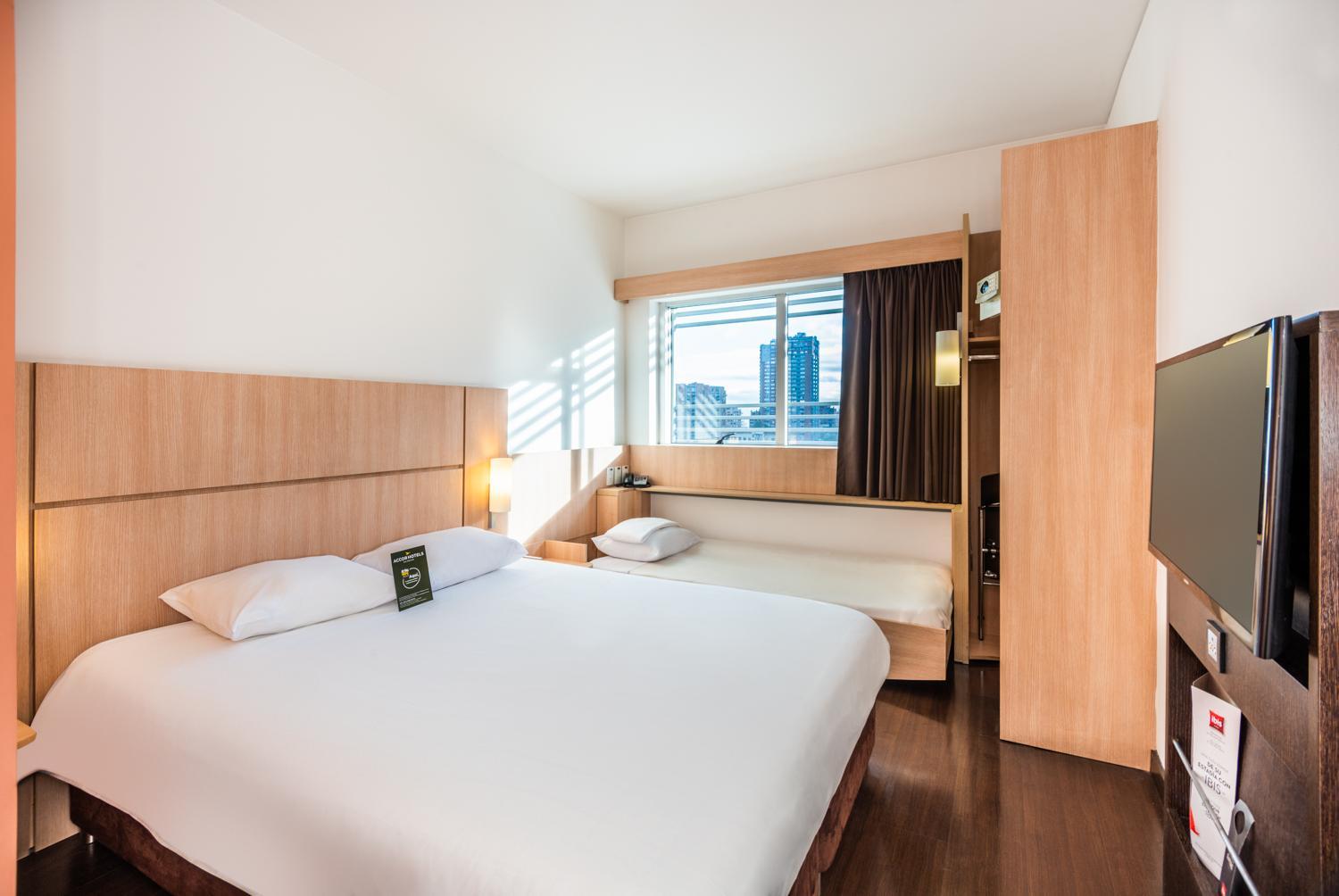 Standard Double Room with 1 Single Bed - Photo 1