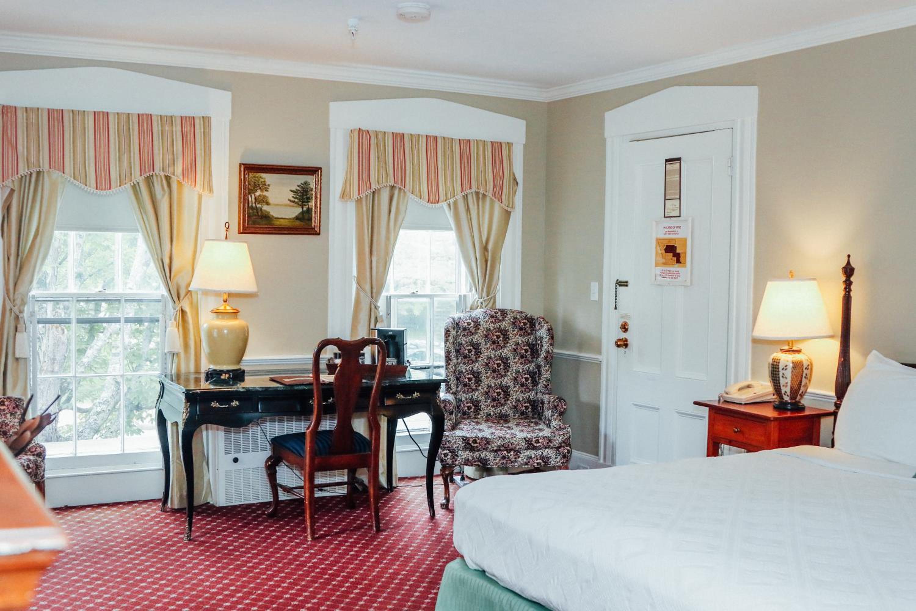 Deluxe Queen Room - Photo 4