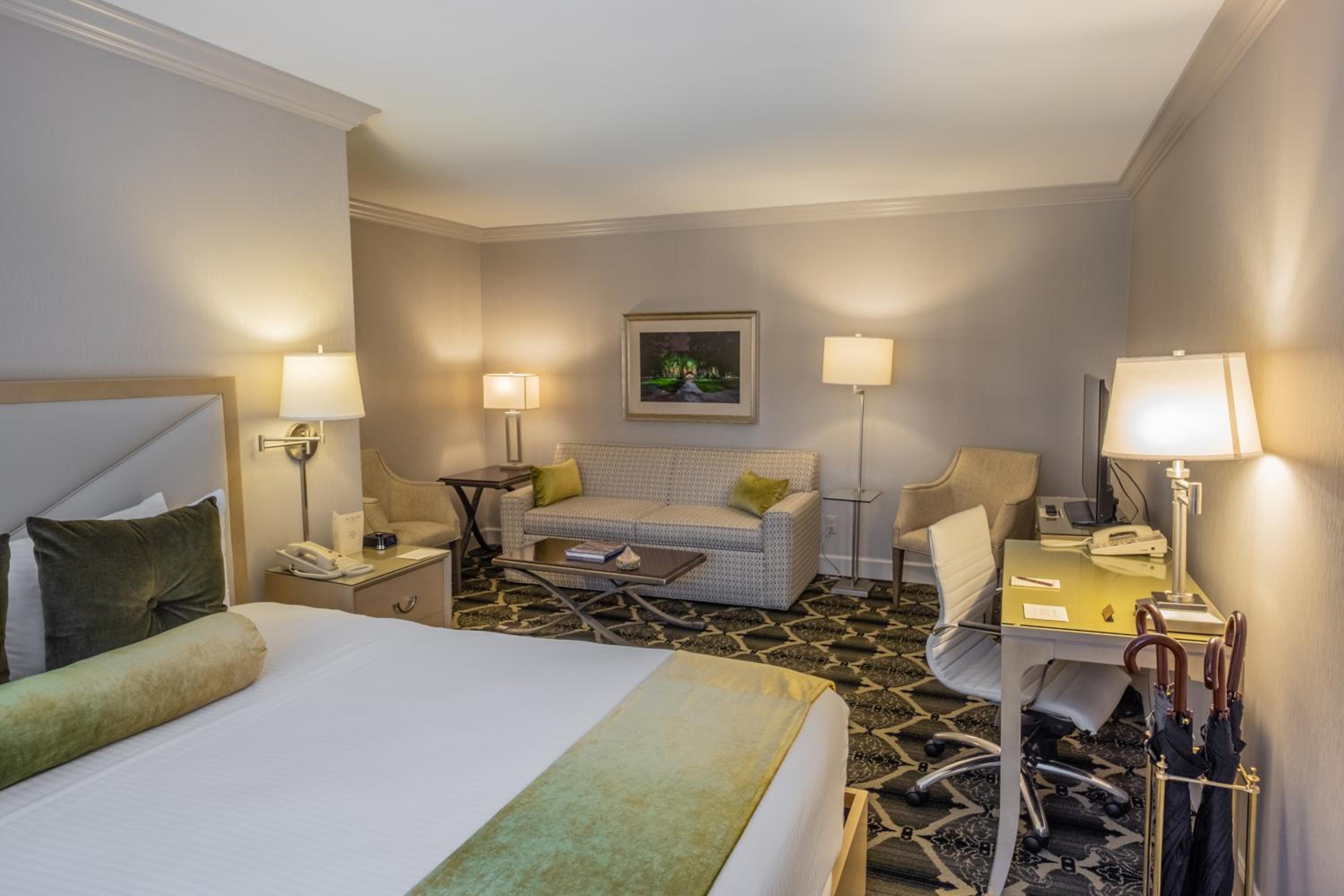 King Suite with Balcony photo 1