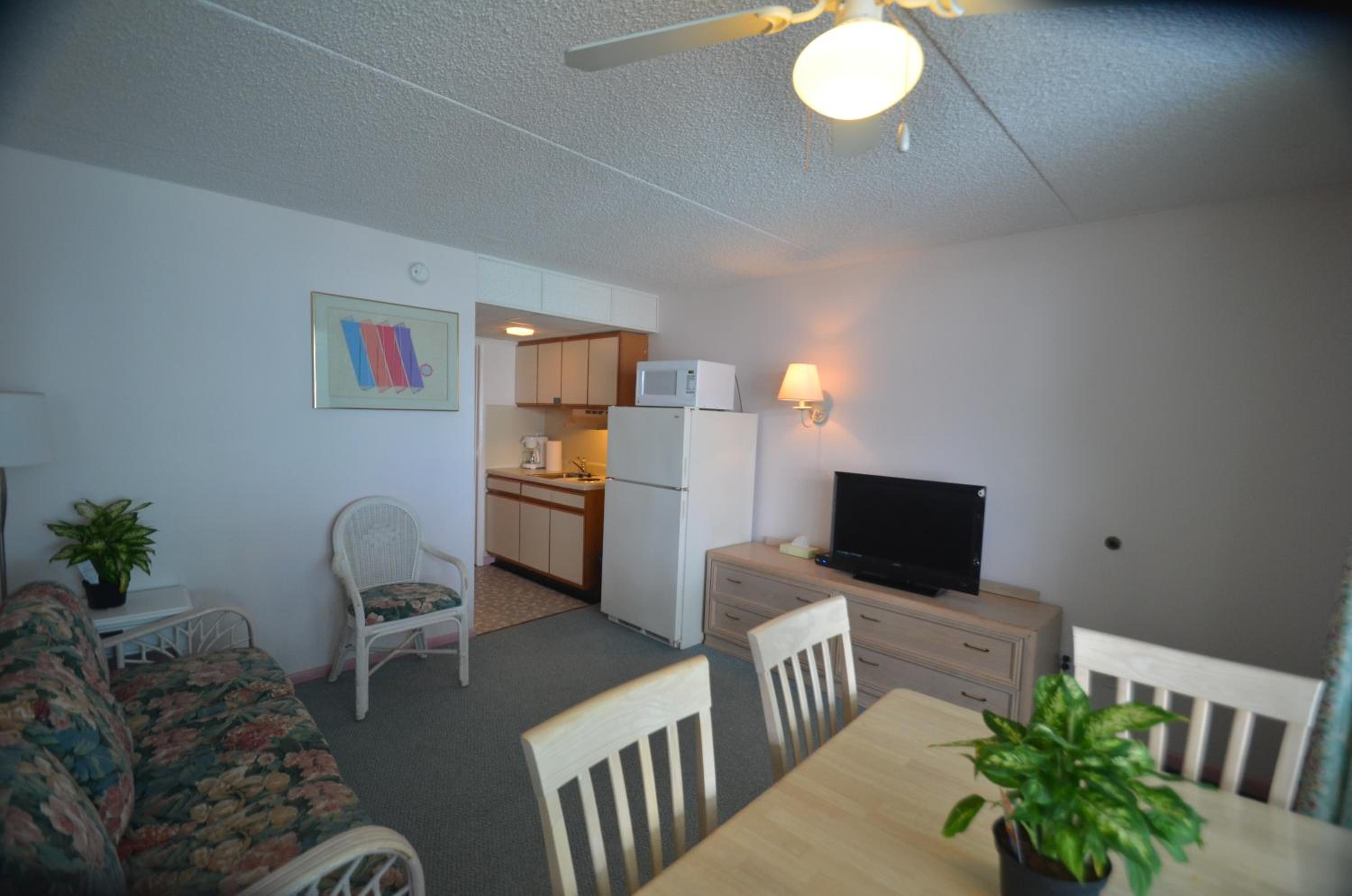 One-Bedroom Suite with Kitchen photo 1